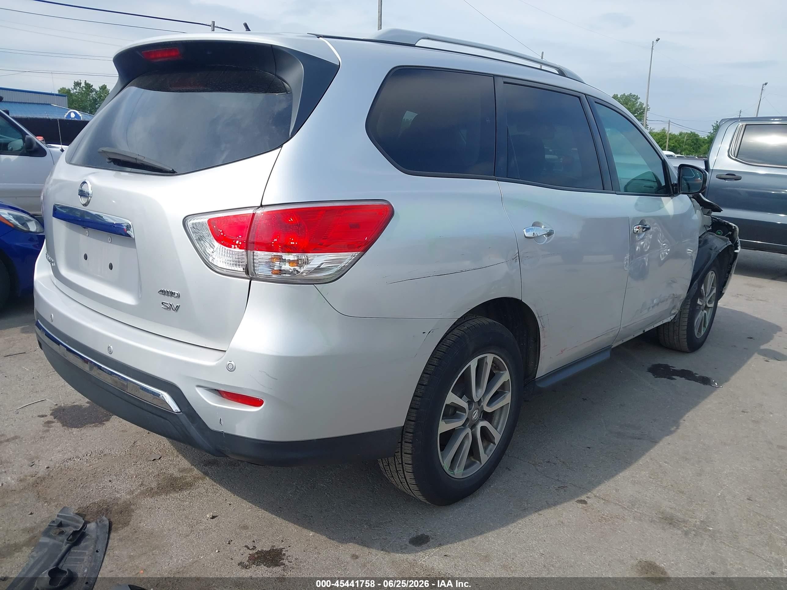 2013 Nissan Pathfinder Sv Silver vin: 5N1AR2MM8DC656644