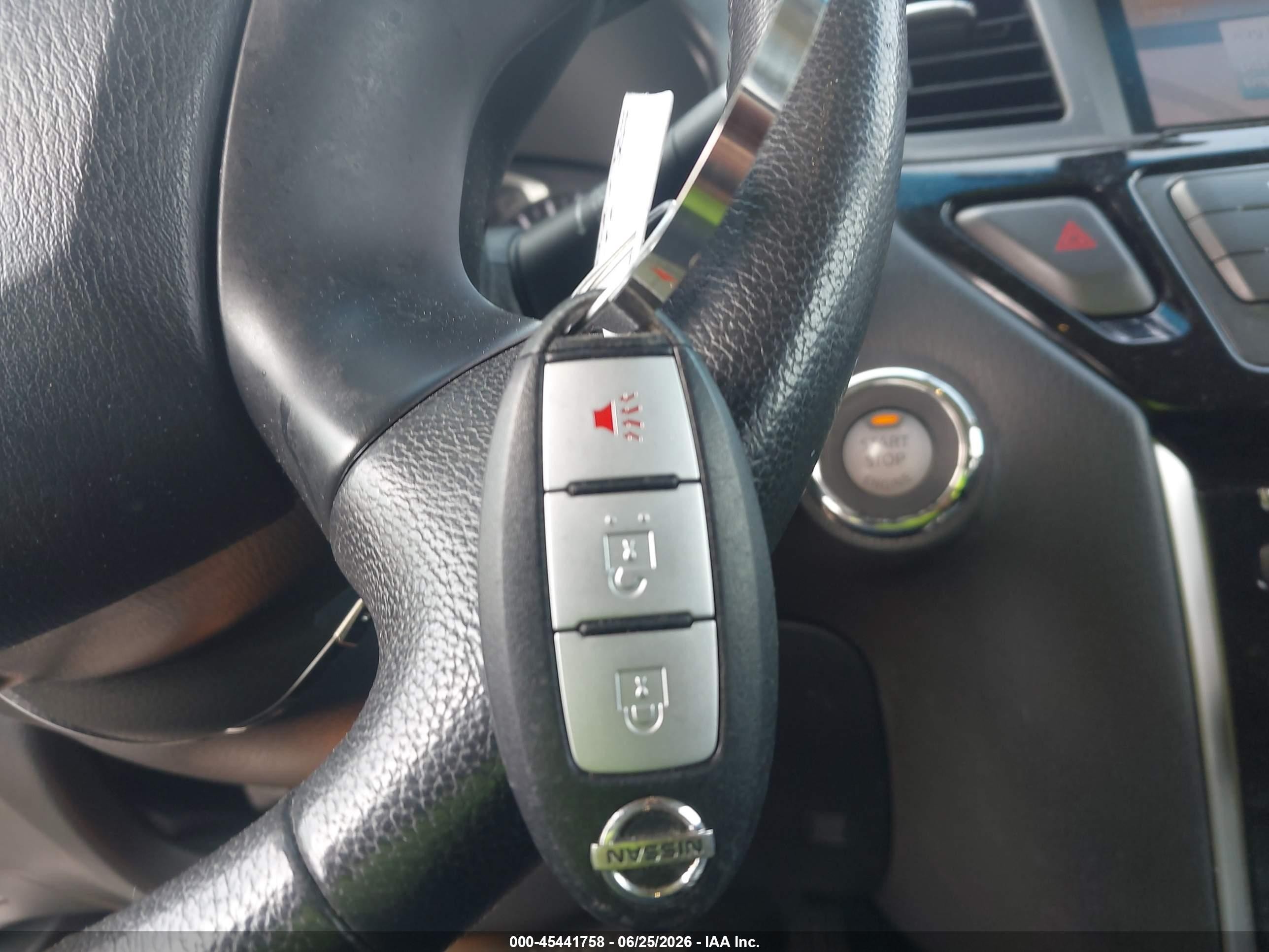 2013 Nissan Pathfinder Sv Silver vin: 5N1AR2MM8DC656644