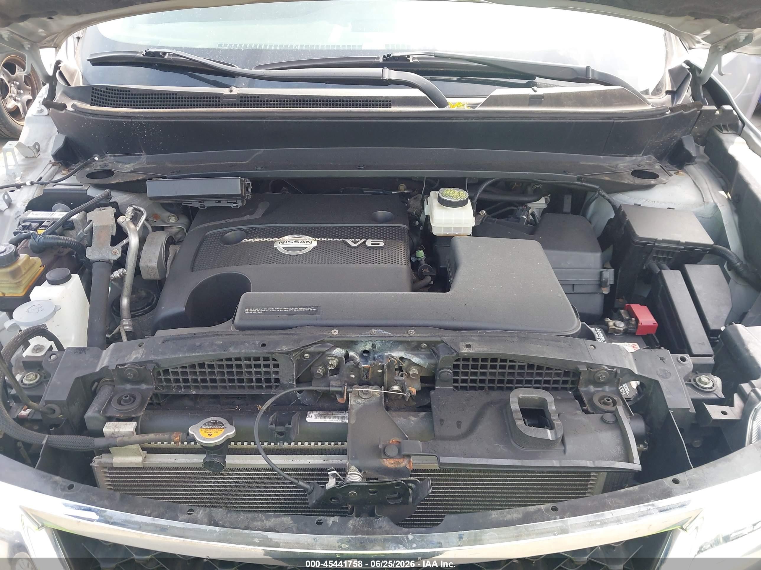 2013 Nissan Pathfinder Sv Silver vin: 5N1AR2MM8DC656644