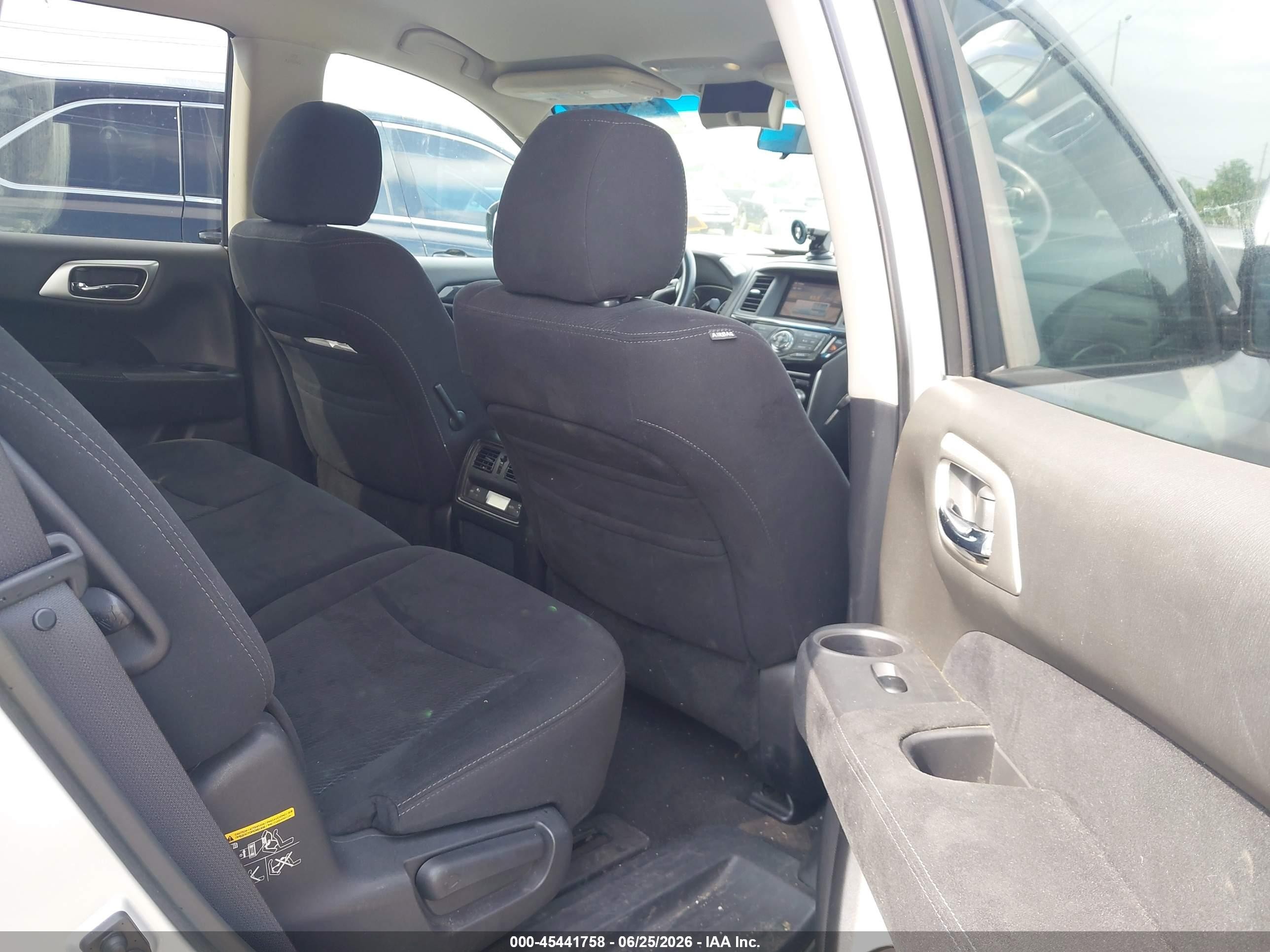 2013 Nissan Pathfinder Sv Silver vin: 5N1AR2MM8DC656644