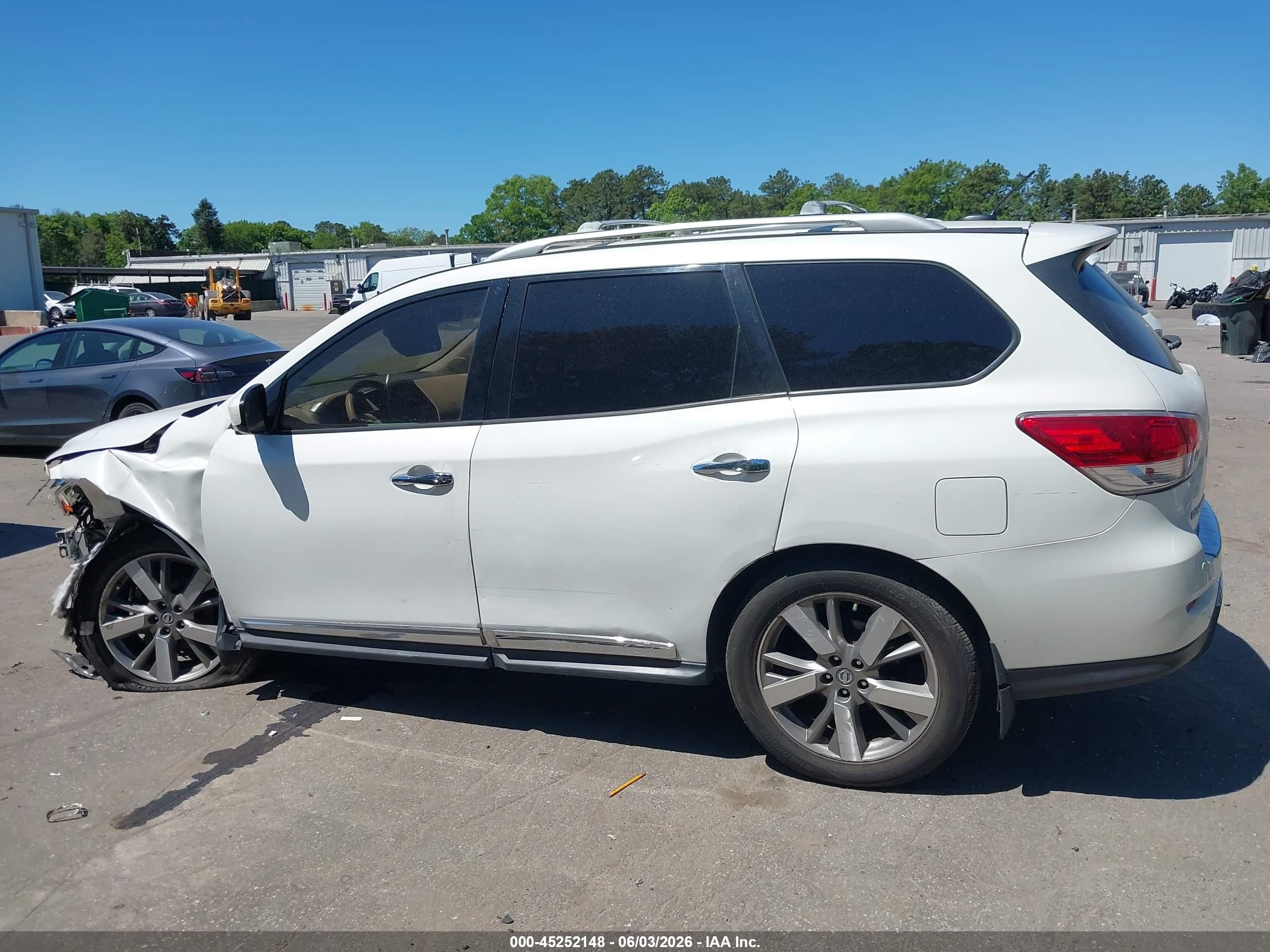 2013 Nissan Pathfinder Platinum White vin: 5N1AR2MM8DC666462