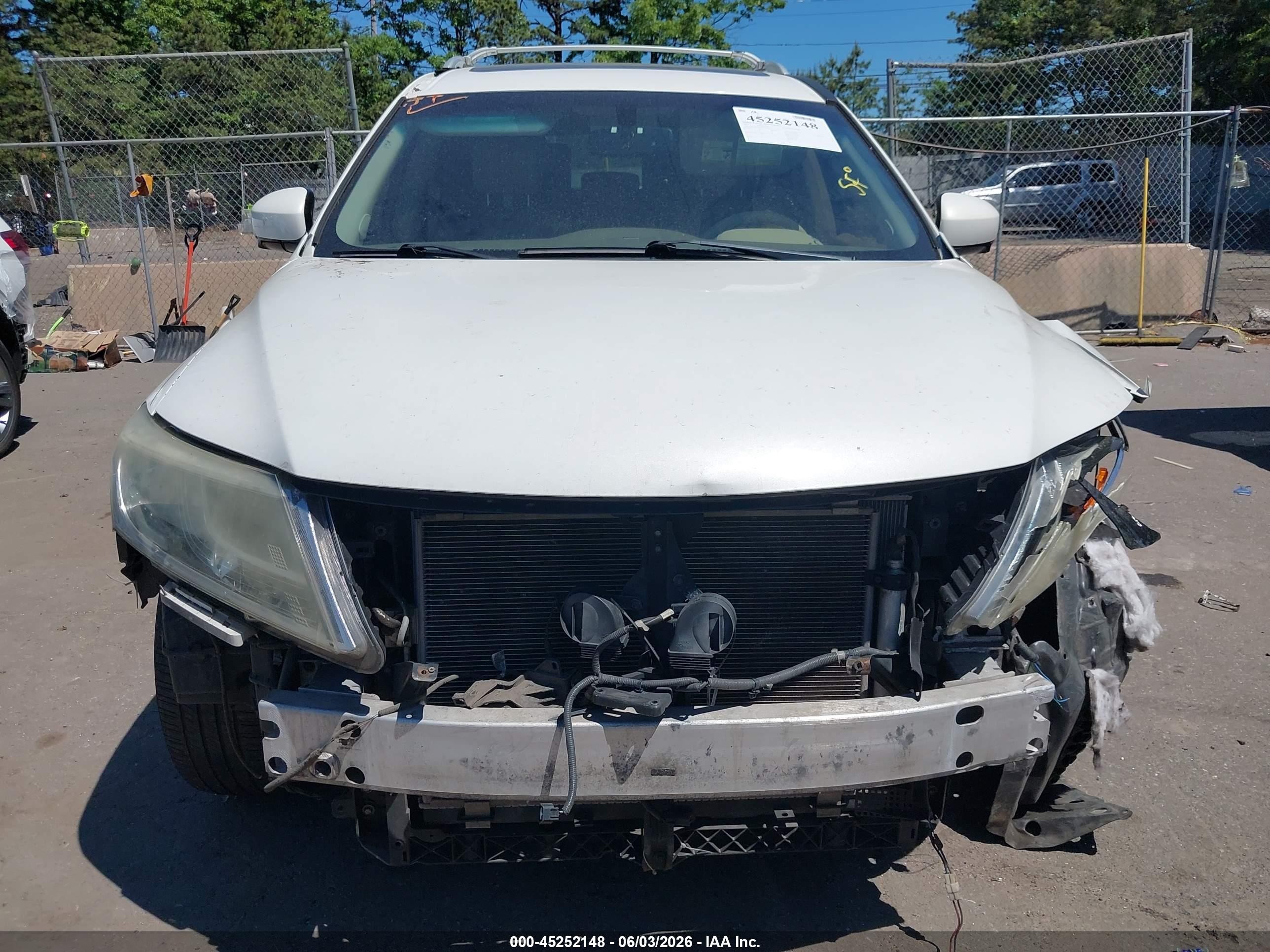 2013 Nissan Pathfinder Platinum White vin: 5N1AR2MM8DC666462