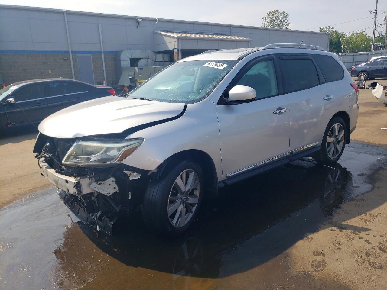 2014 Nissan Pathfinder S Silver vin: 5N1AR2MM8EC604674
