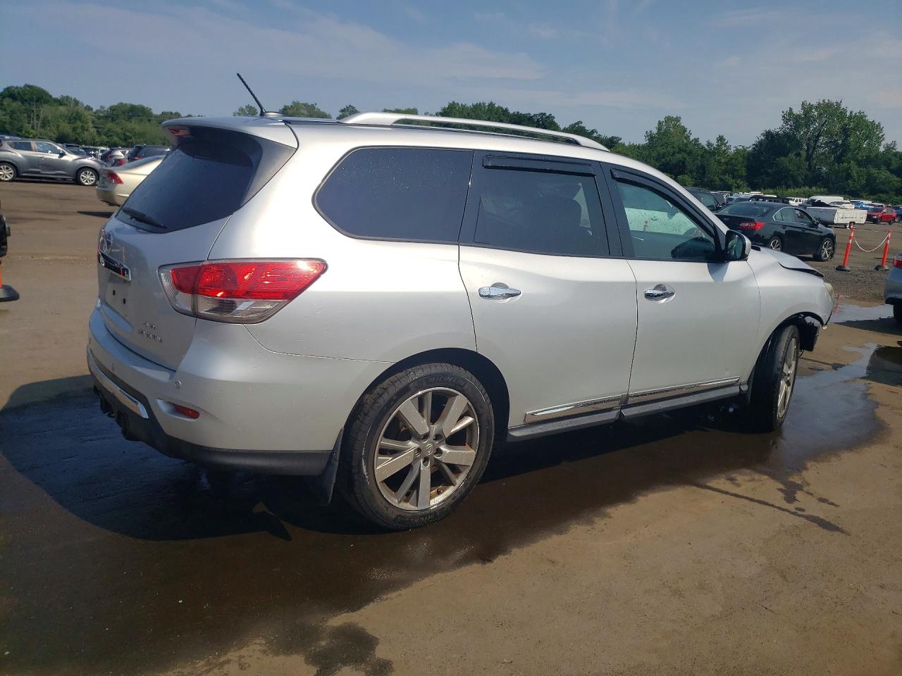 2014 Nissan Pathfinder S Silver vin: 5N1AR2MM8EC604674