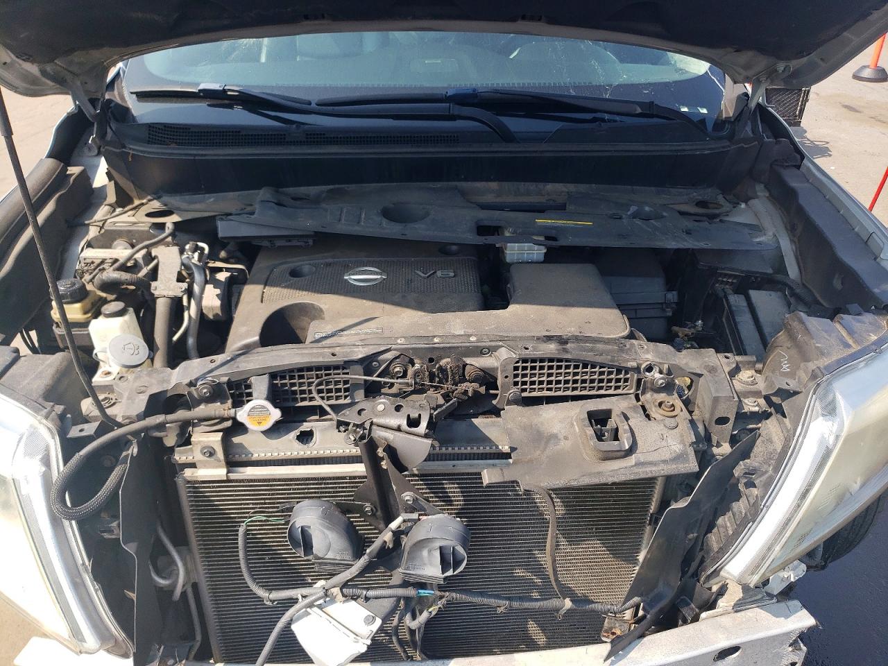 2014 Nissan Pathfinder S Silver vin: 5N1AR2MM8EC604674