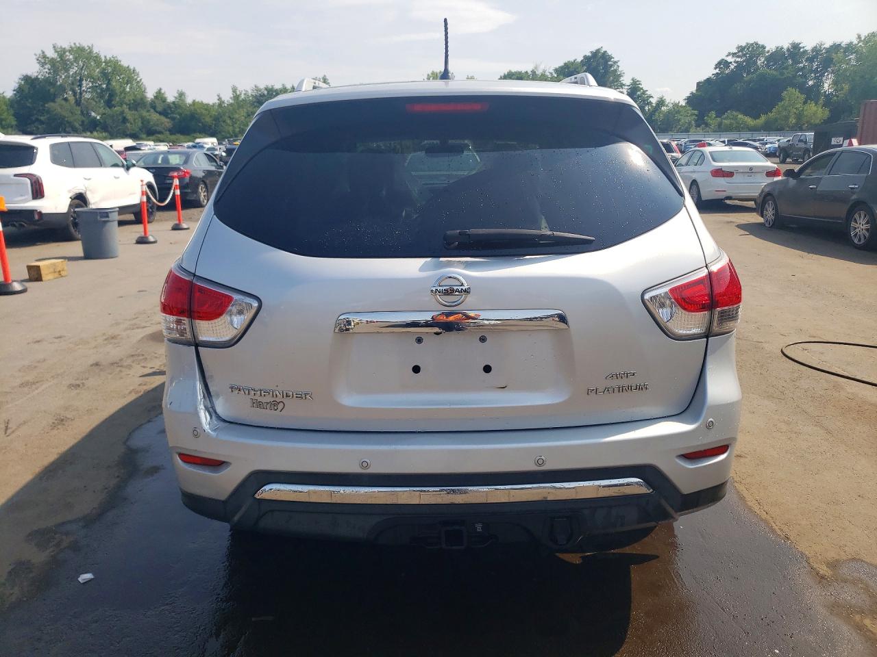2014 Nissan Pathfinder S Silver vin: 5N1AR2MM8EC604674