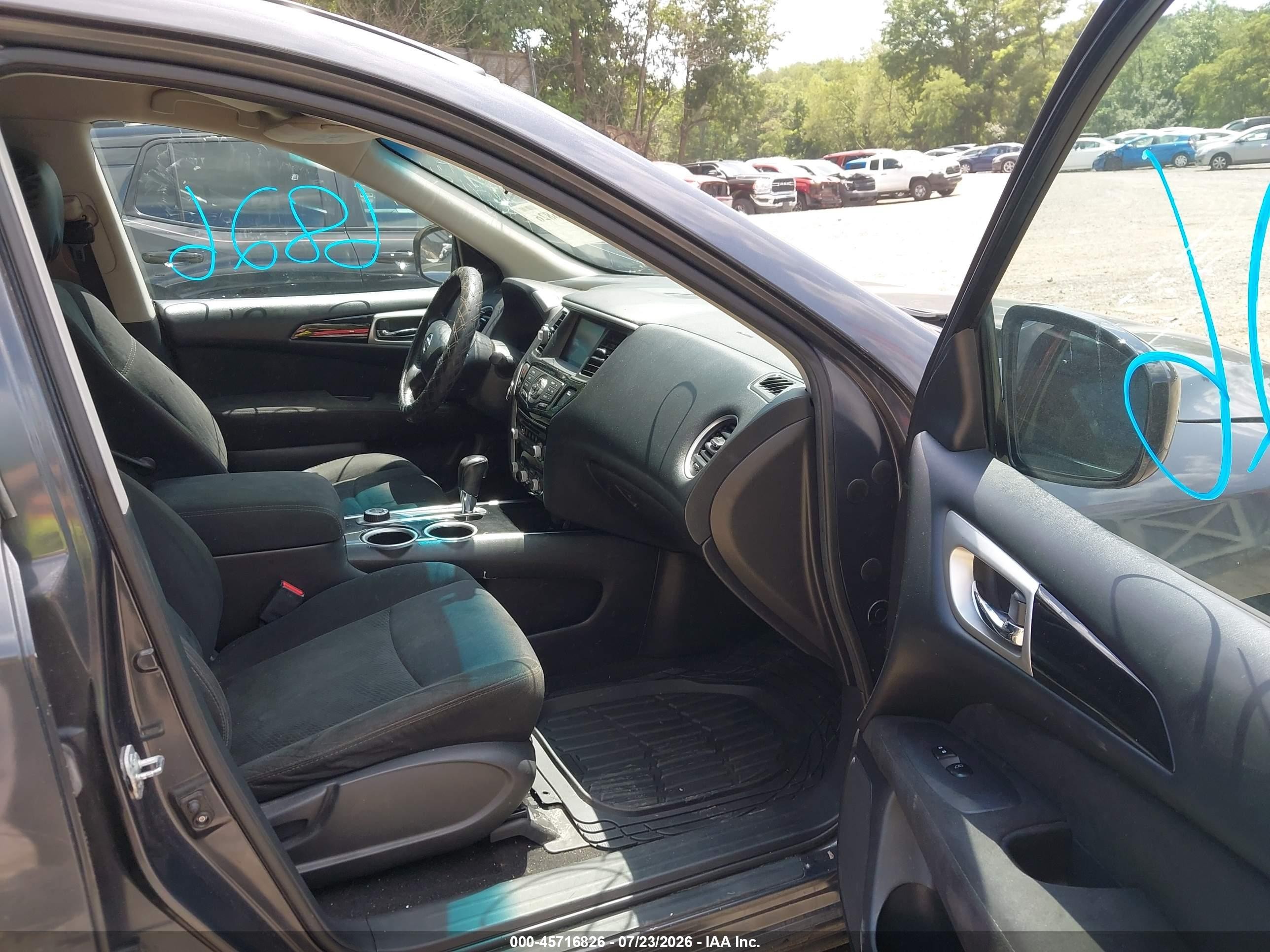 2014 Nissan Pathfinder Sv Gray vin: 5N1AR2MM8EC699673