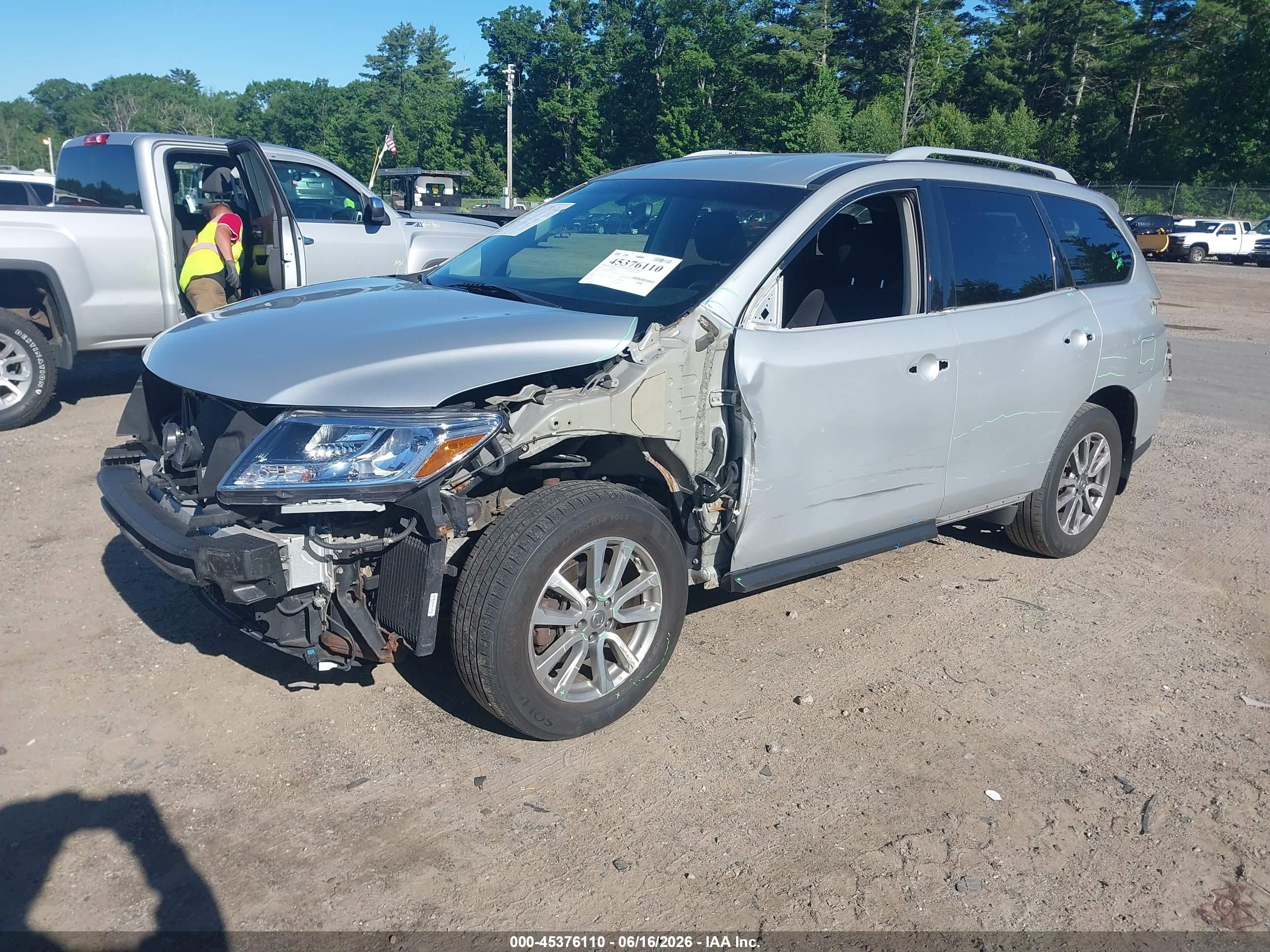 2015 Nissan Pathfinder Sv Silver vin: 5N1AR2MM8FC603283