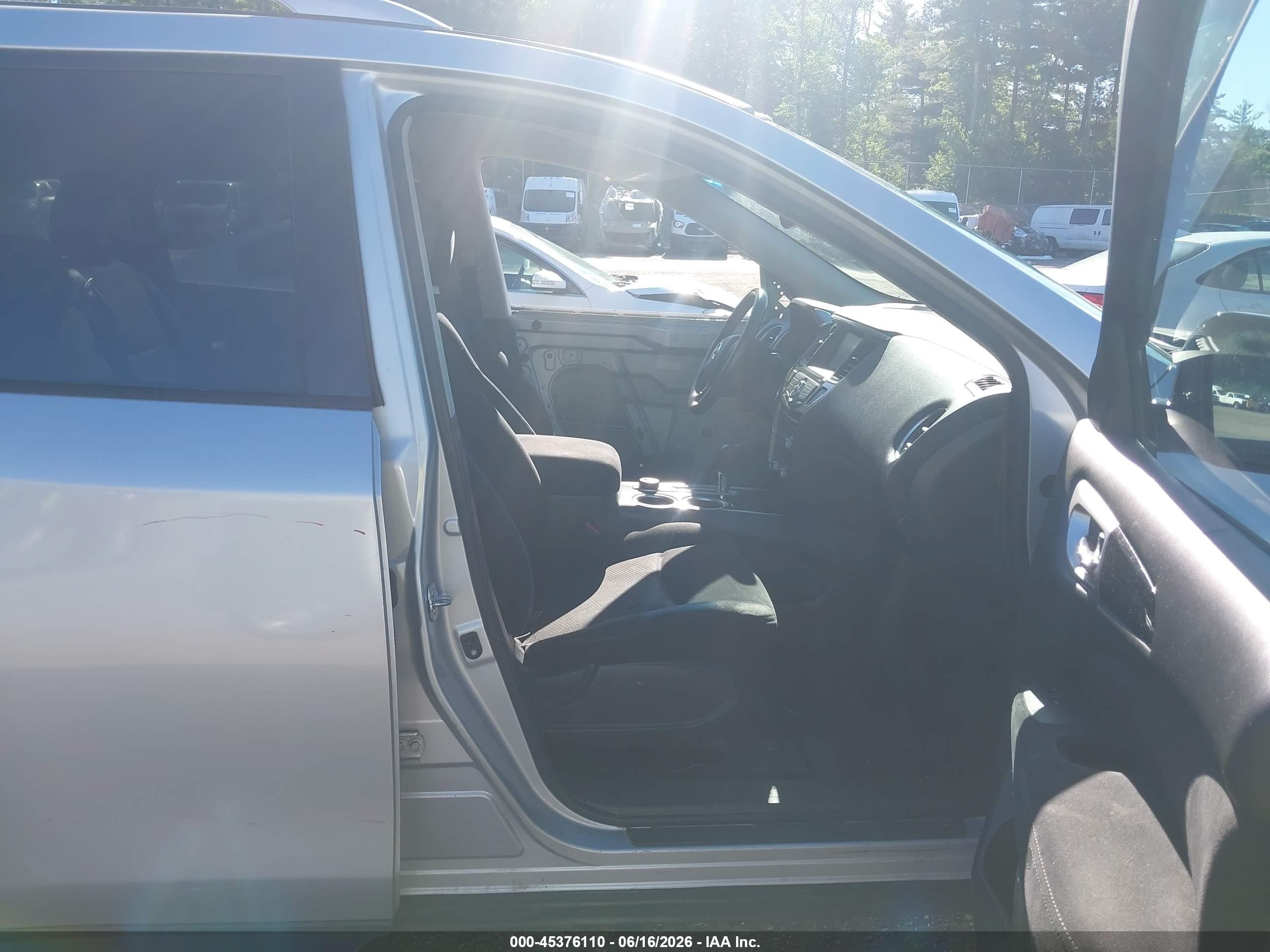 2015 Nissan Pathfinder Sv Silver vin: 5N1AR2MM8FC603283