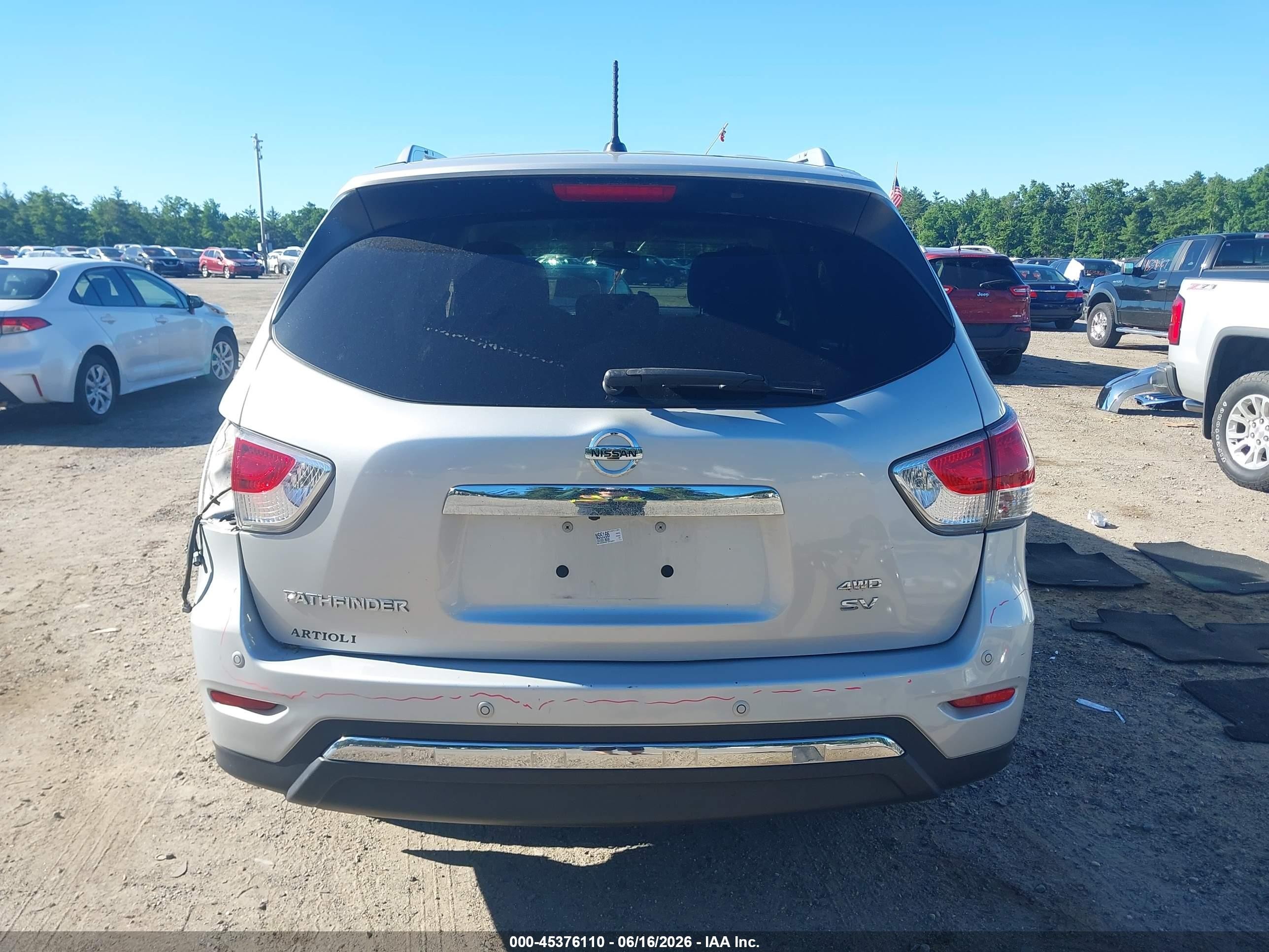 2015 Nissan Pathfinder Sv Silver vin: 5N1AR2MM8FC603283