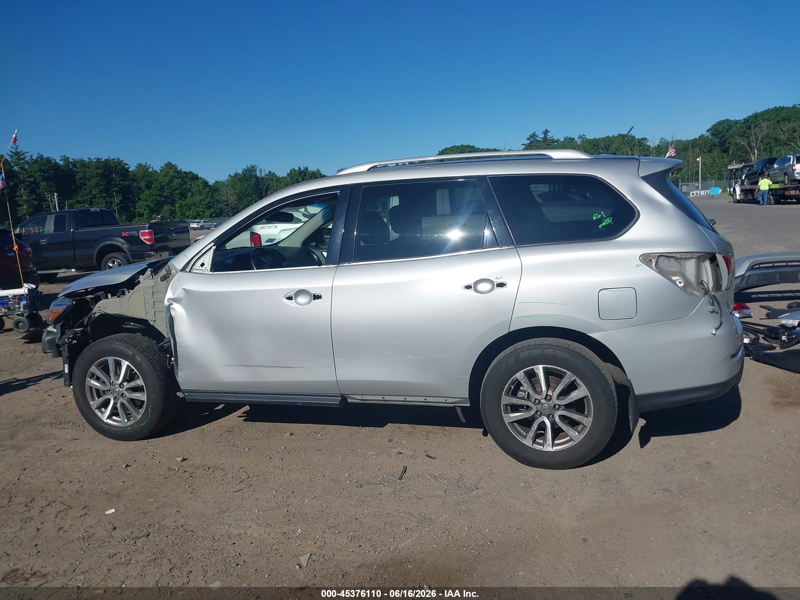 2015 Nissan Pathfinder Sv Silver vin: 5N1AR2MM8FC603283