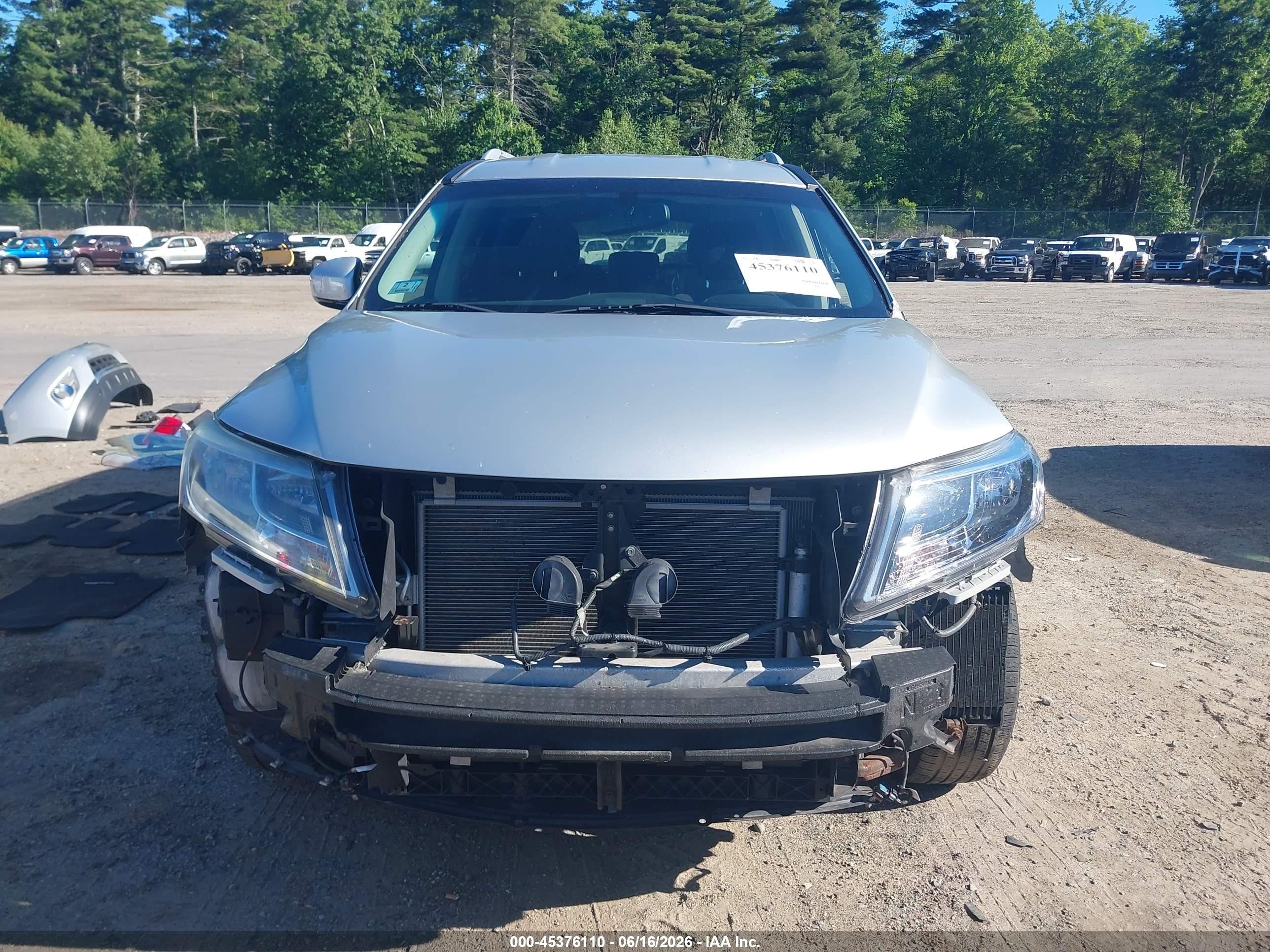 2015 Nissan Pathfinder Sv Silver vin: 5N1AR2MM8FC603283