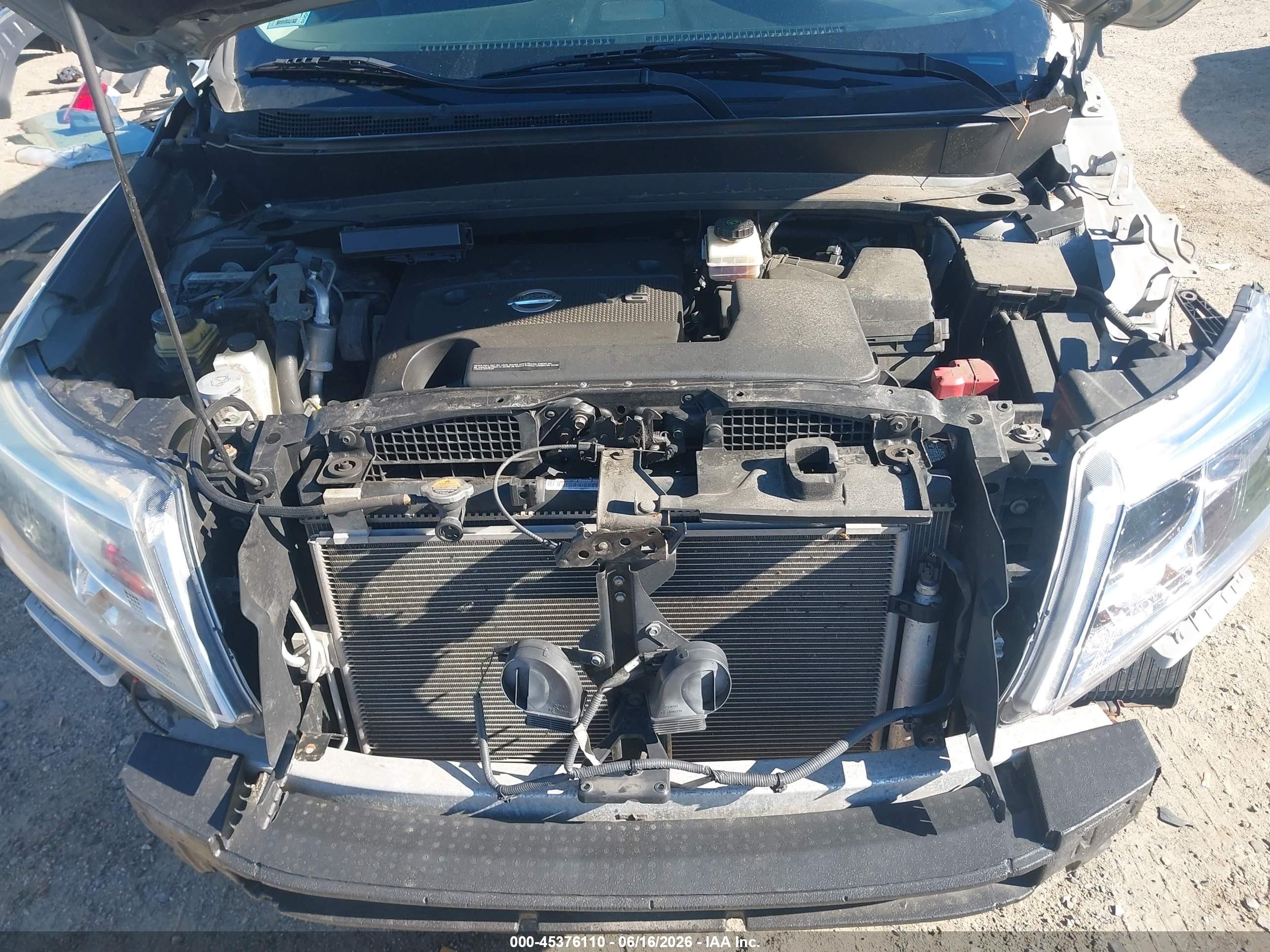 2015 Nissan Pathfinder Sv Silver vin: 5N1AR2MM8FC603283