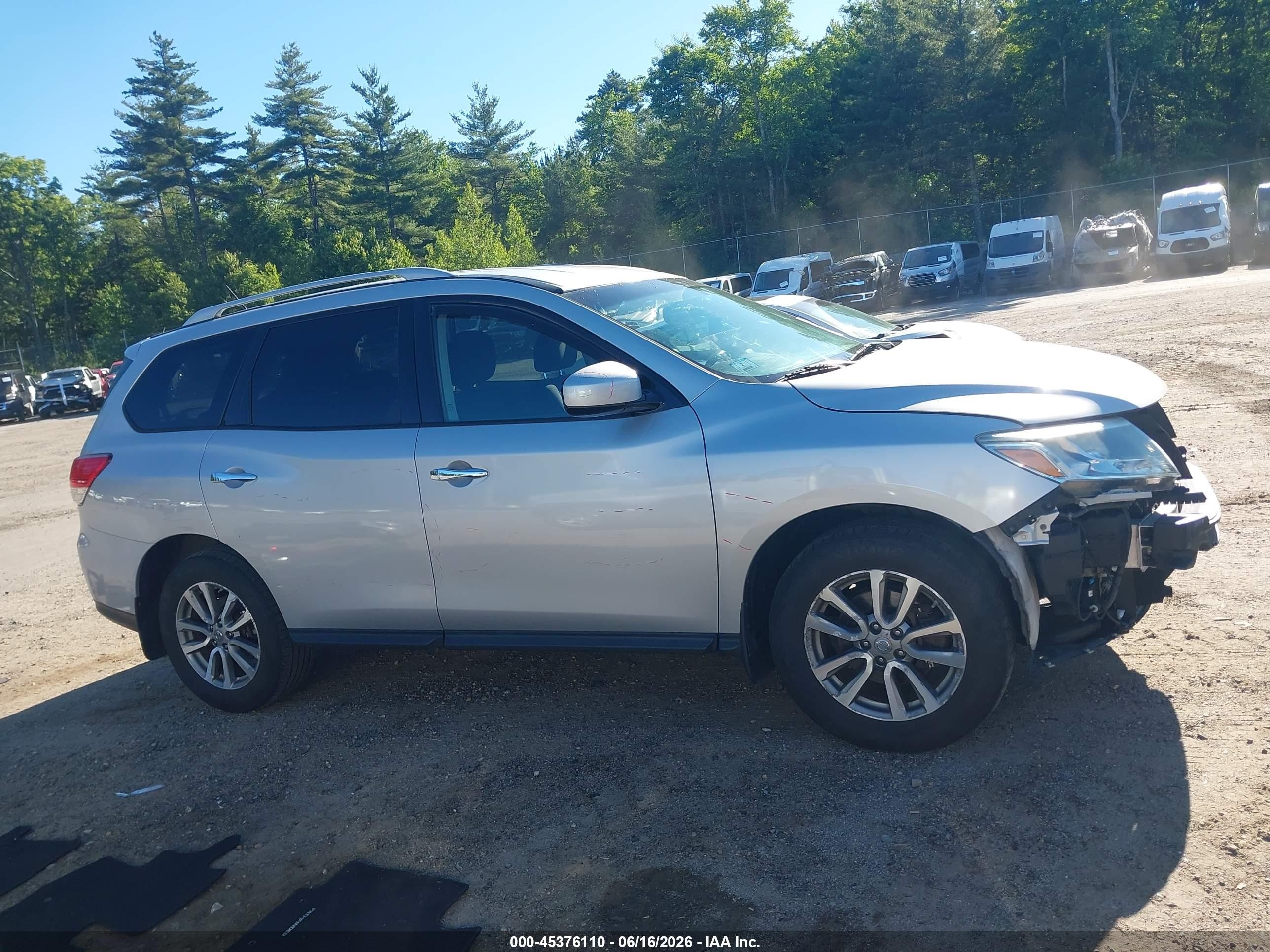 2015 Nissan Pathfinder Sv Silver vin: 5N1AR2MM8FC603283