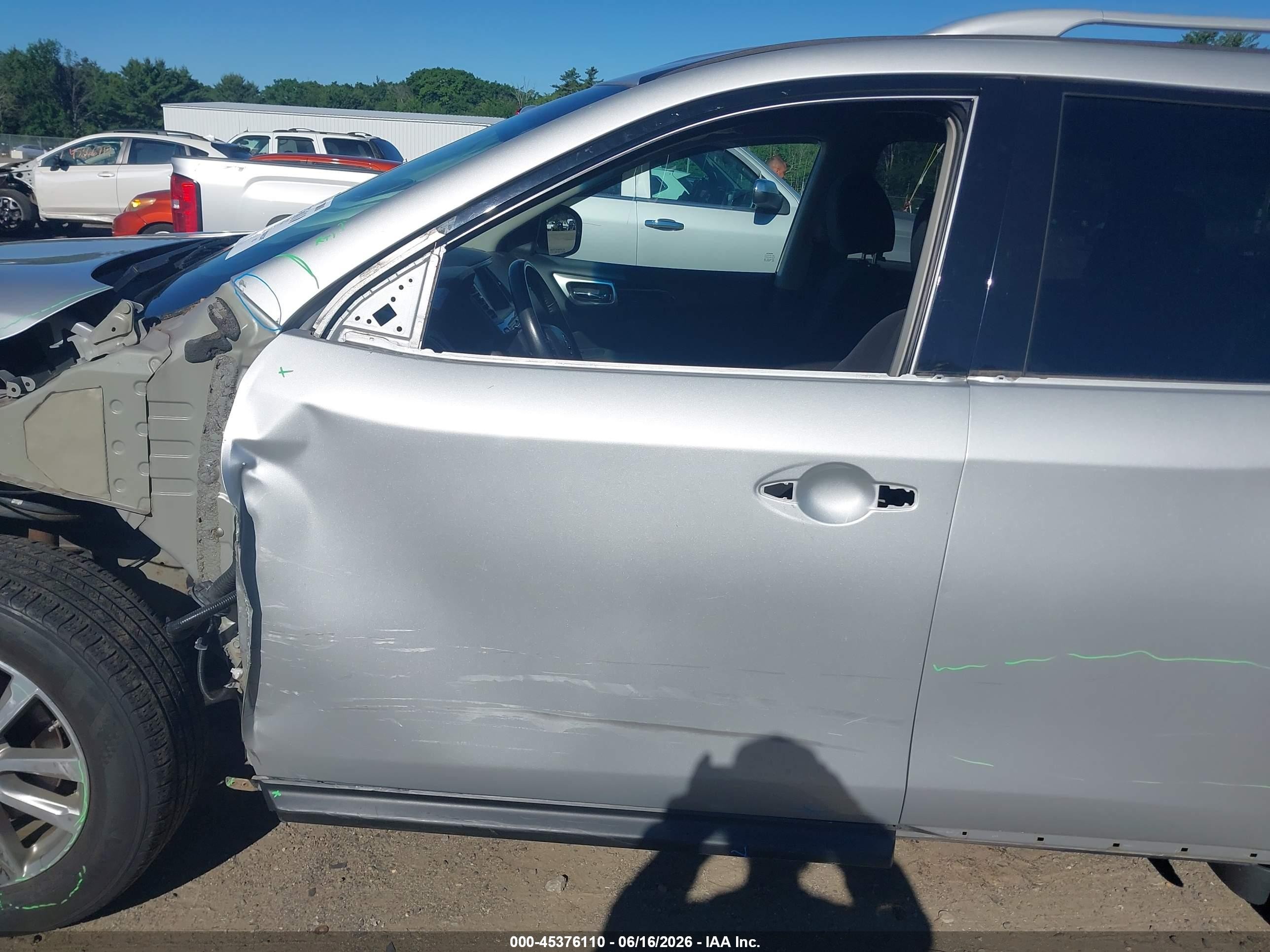 2015 Nissan Pathfinder Sv Silver vin: 5N1AR2MM8FC603283