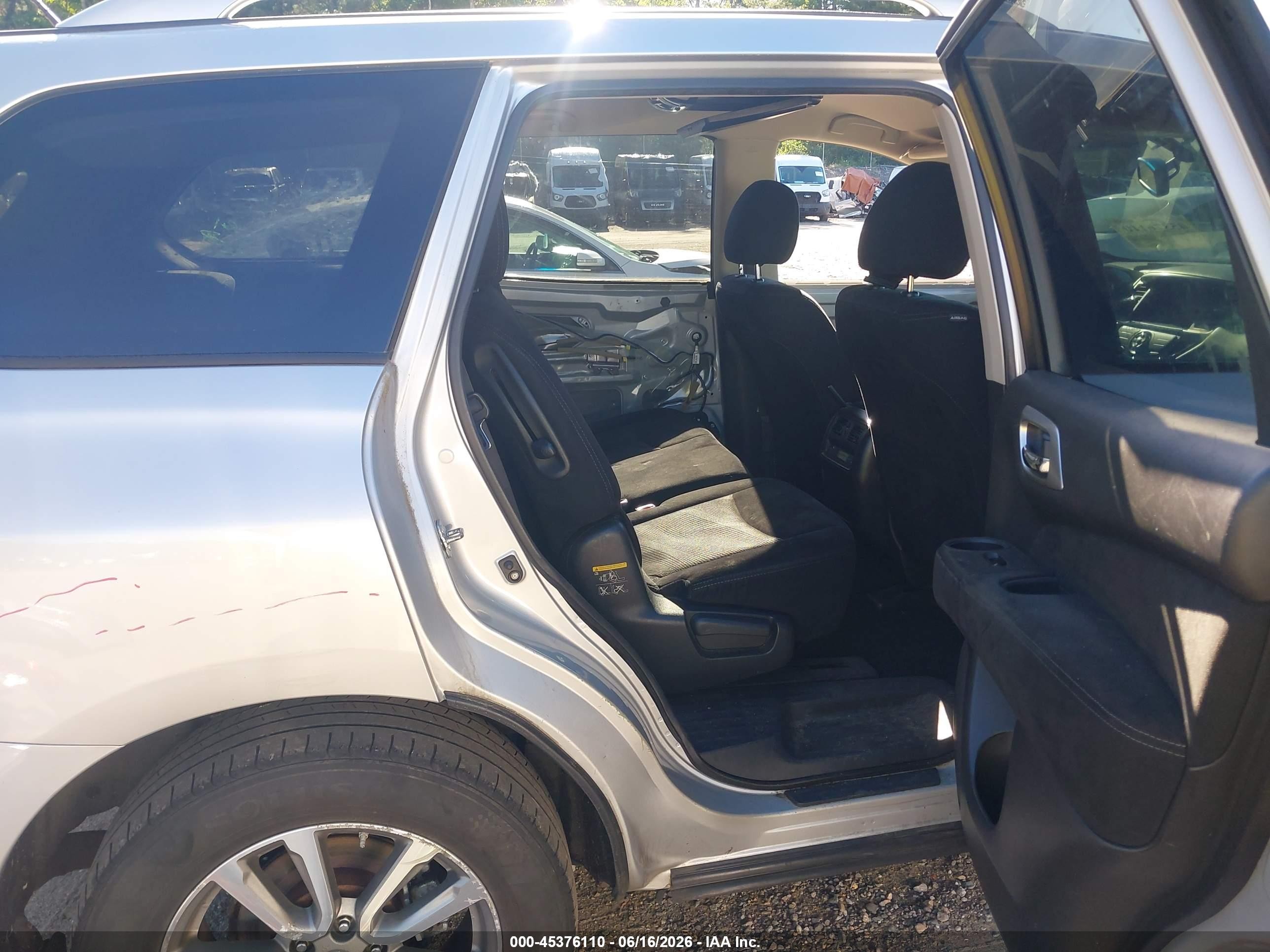 2015 Nissan Pathfinder Sv Silver vin: 5N1AR2MM8FC603283