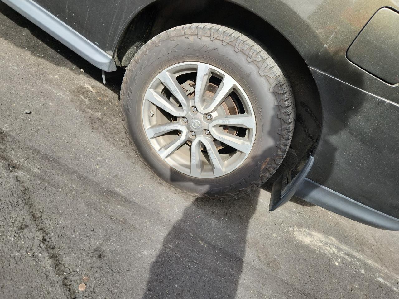 2015 Nissan Pathfinder Sv Угольный vin: 5N1AR2MM8FC653617 Damage: Left Rear Wheel, Curb Rash, 9 To 10 Inches