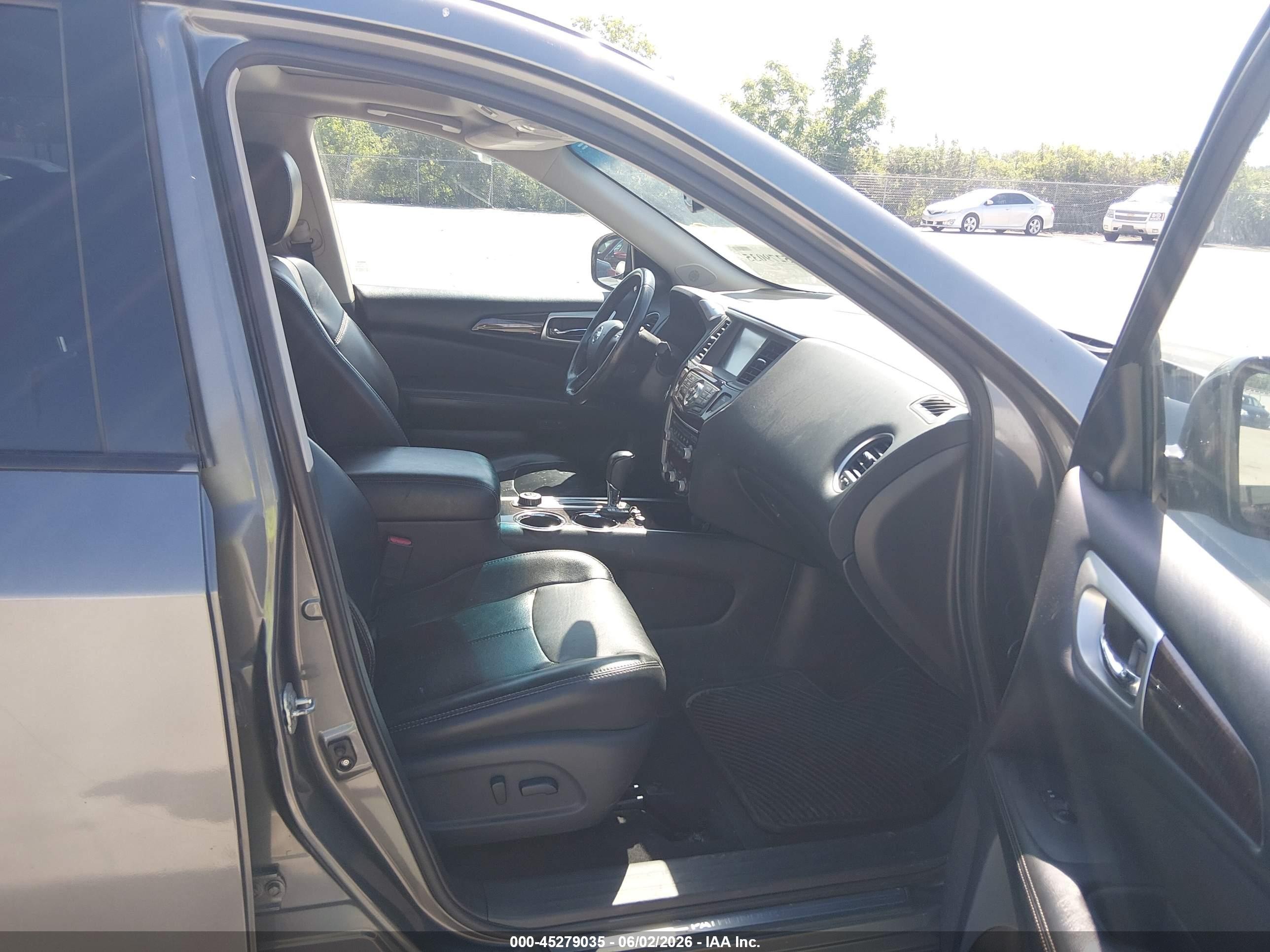 2015 Nissan Pathfinder Platinum Gray vin: 5N1AR2MM8FC667551