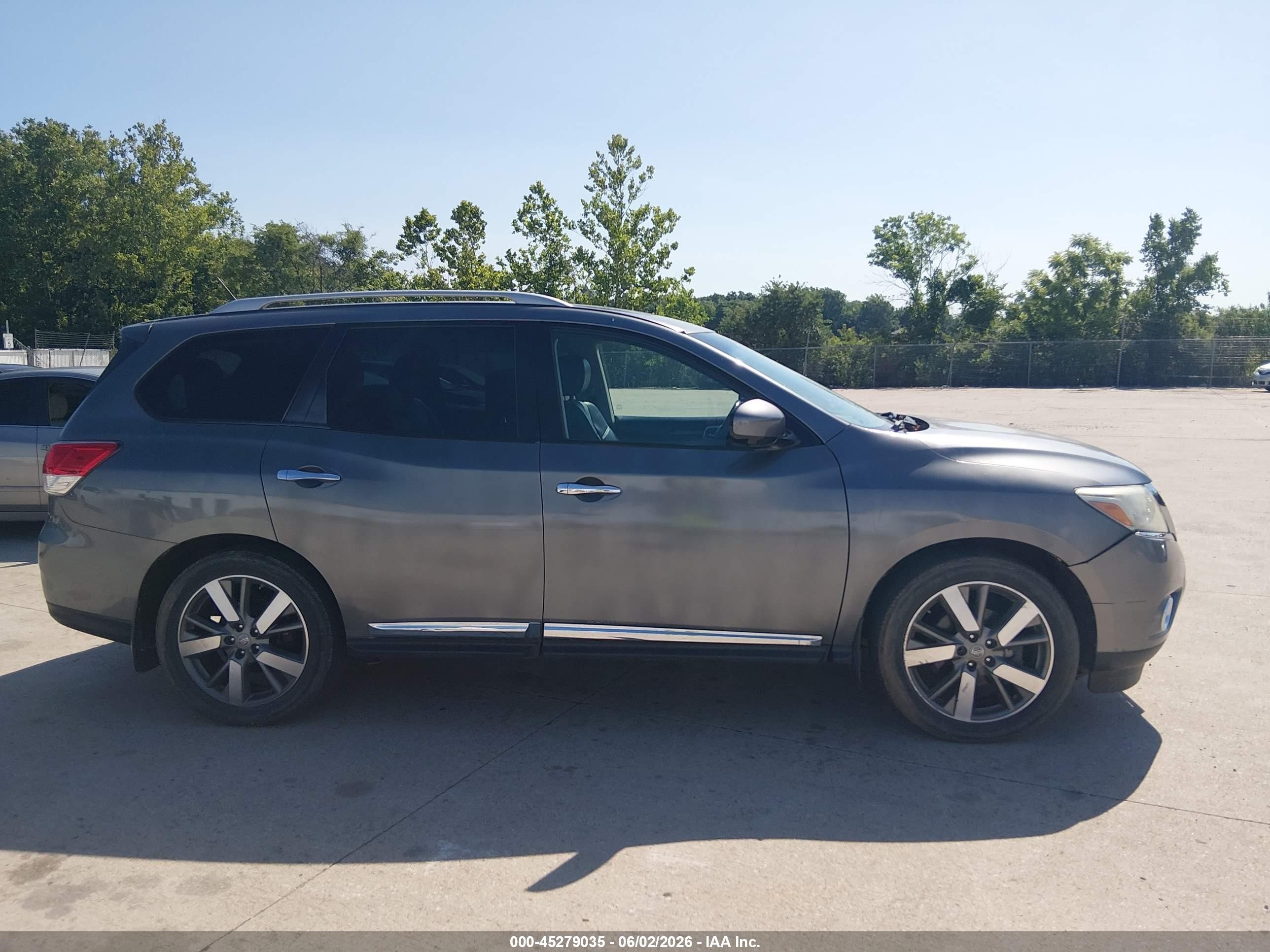 2015 Nissan Pathfinder Platinum Gray vin: 5N1AR2MM8FC667551