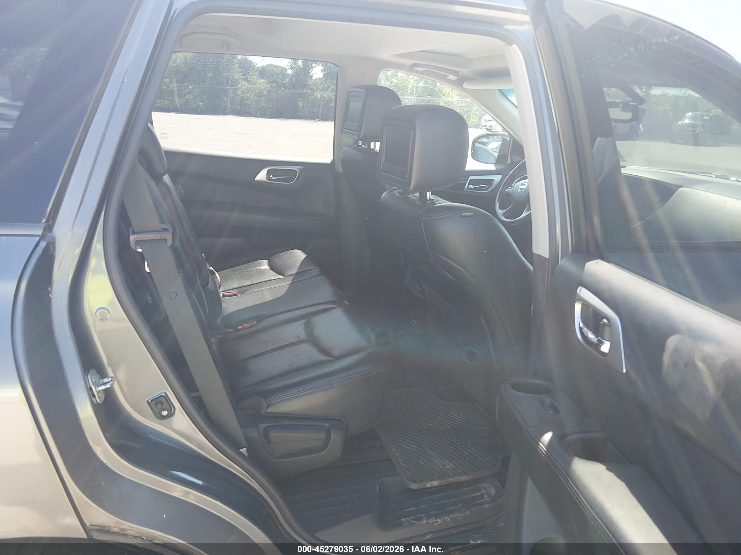 2015 Nissan Pathfinder Platinum Gray vin: 5N1AR2MM8FC667551