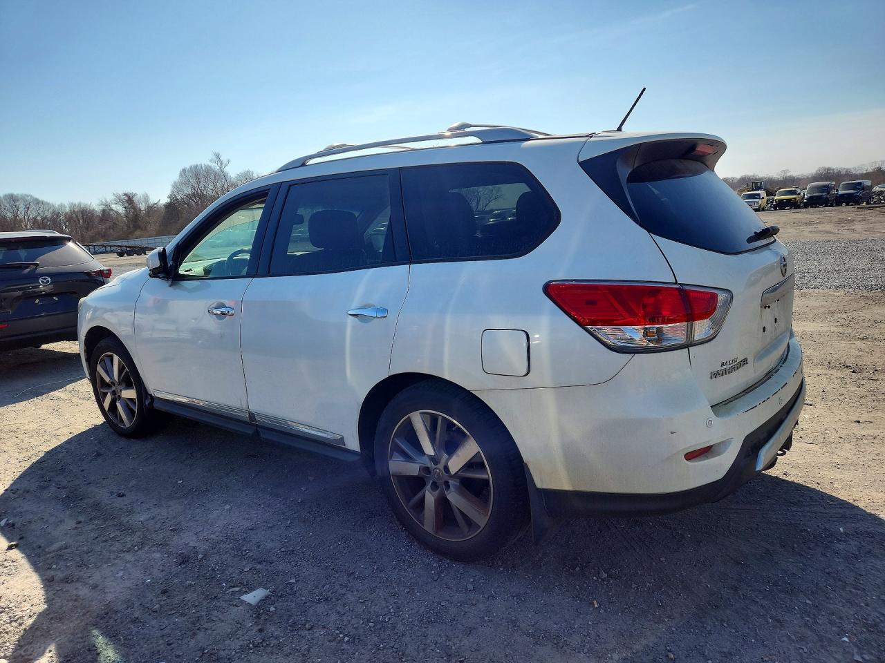 2015 Nissan Pathfinder S White vin: 5N1AR2MM8FC680848