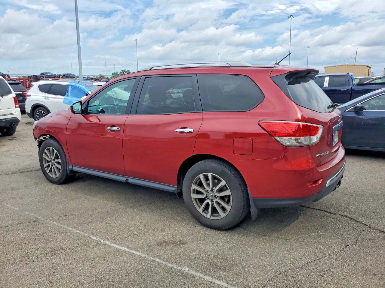 2015 Nissan Pathfinder S Red vin: 5N1AR2MM8FC681840