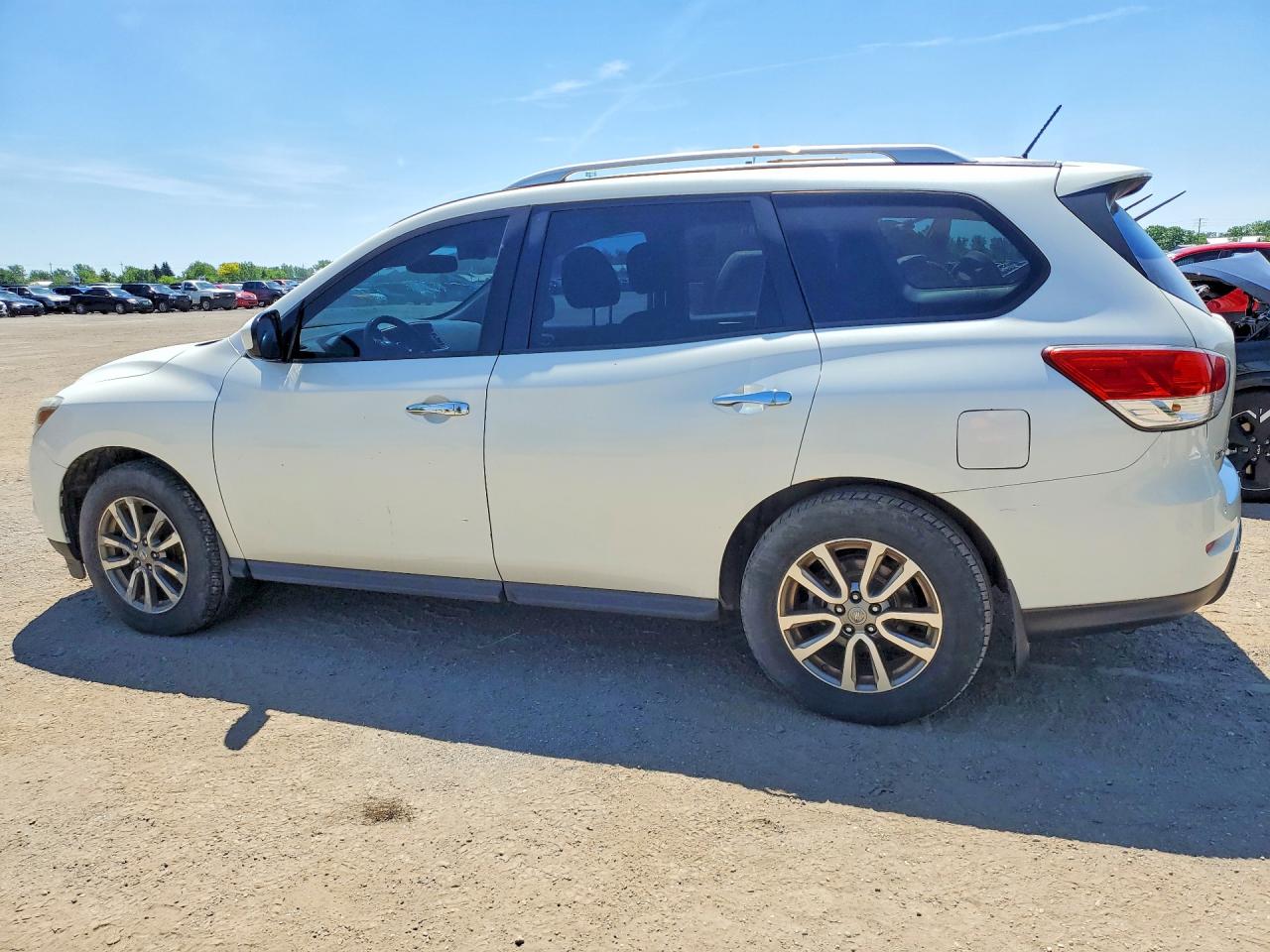 2015 Nissan Pathfinder S White vin: 5N1AR2MM8FC682230