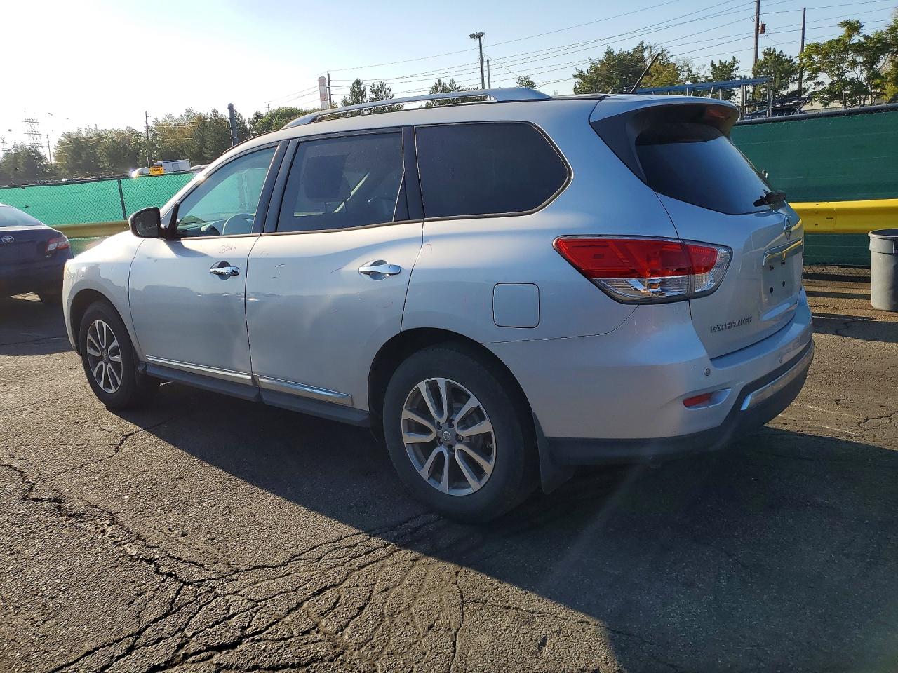 2015 Nissan Pathfinder Sl Silver vin: 5N1AR2MM8FC686407