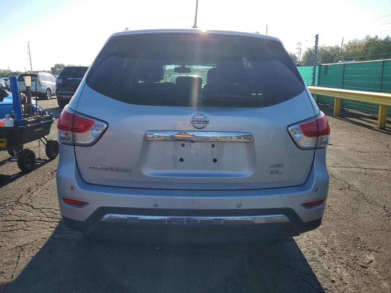 2015 Nissan Pathfinder Sl Silver vin: 5N1AR2MM8FC686407