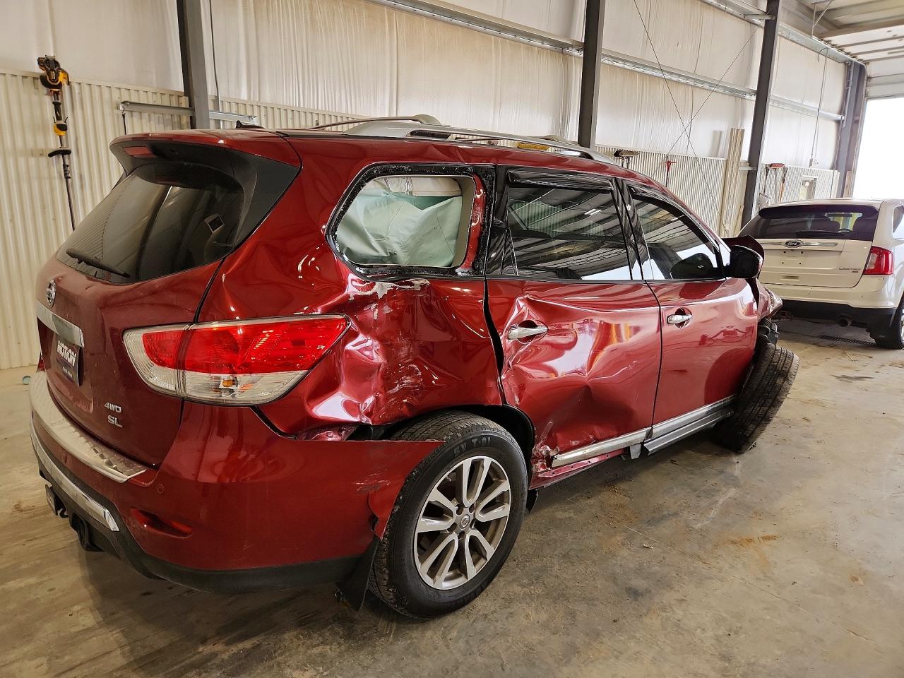 2015 Nissan Pathfinder Sl Red vin: 5N1AR2MM8FC697102