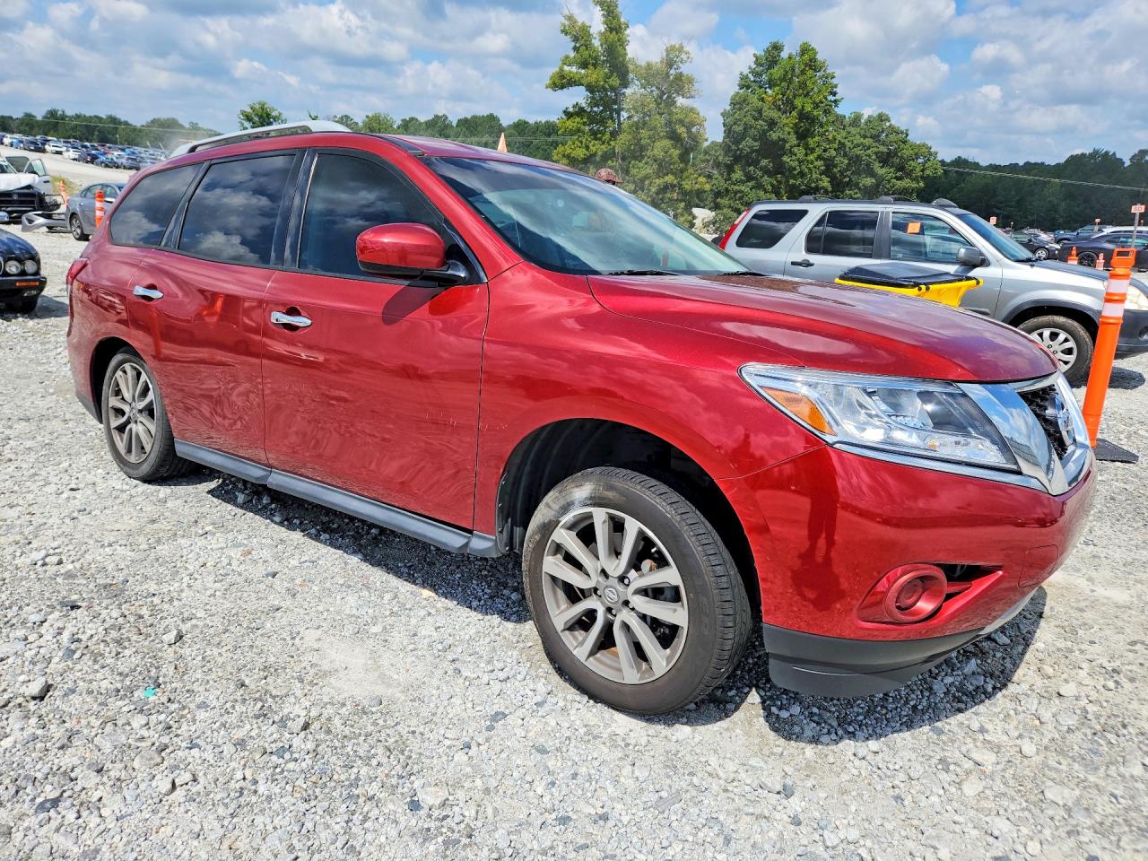 2013 Nissan Pathfinder S Red vin: 5N1AR2MM9DC613527
