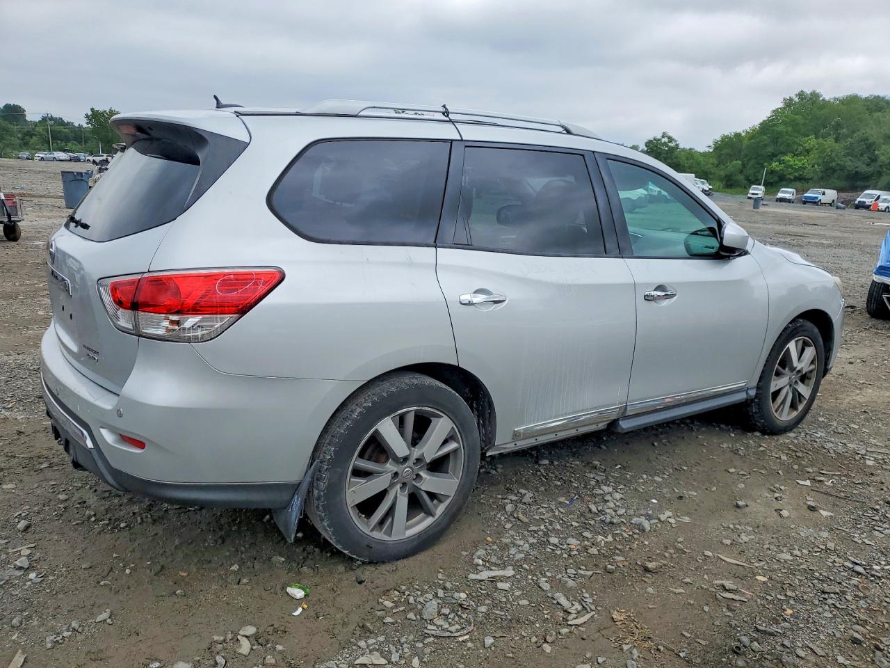 2013 Nissan Pathfinder S Silver vin: 5N1AR2MM9DC617058
