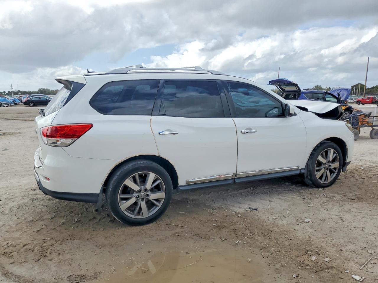 2013 Nissan Pathfinder S White vin: 5N1AR2MM9DC641361