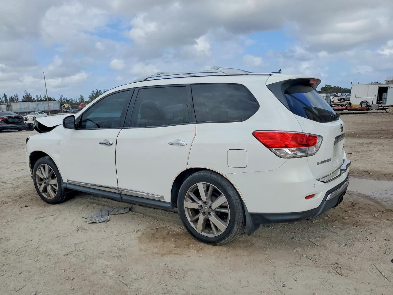 2013 Nissan Pathfinder S White vin: 5N1AR2MM9DC641361