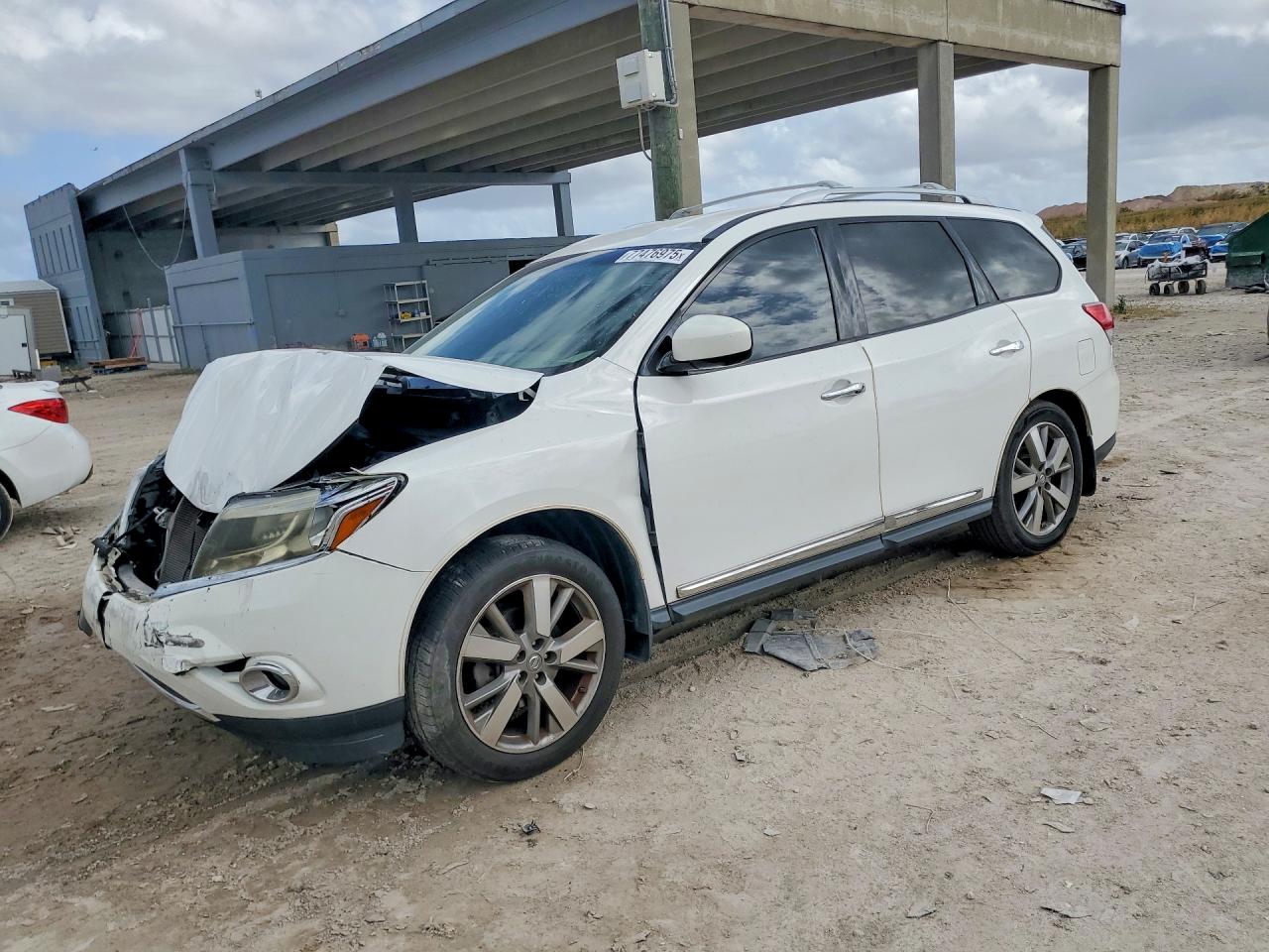 2013 Nissan Pathfinder S White vin: 5N1AR2MM9DC641361