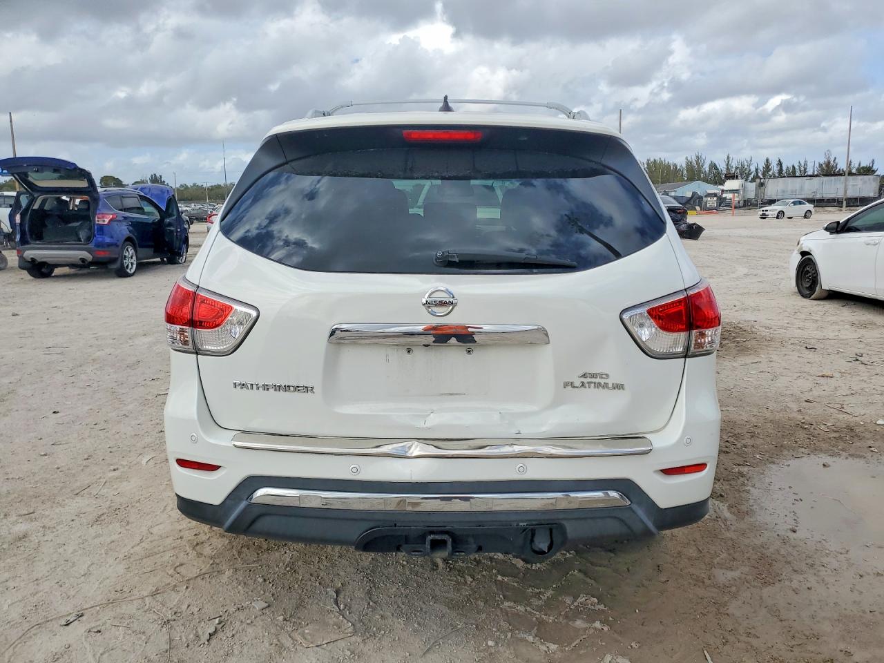 2013 Nissan Pathfinder S White vin: 5N1AR2MM9DC641361
