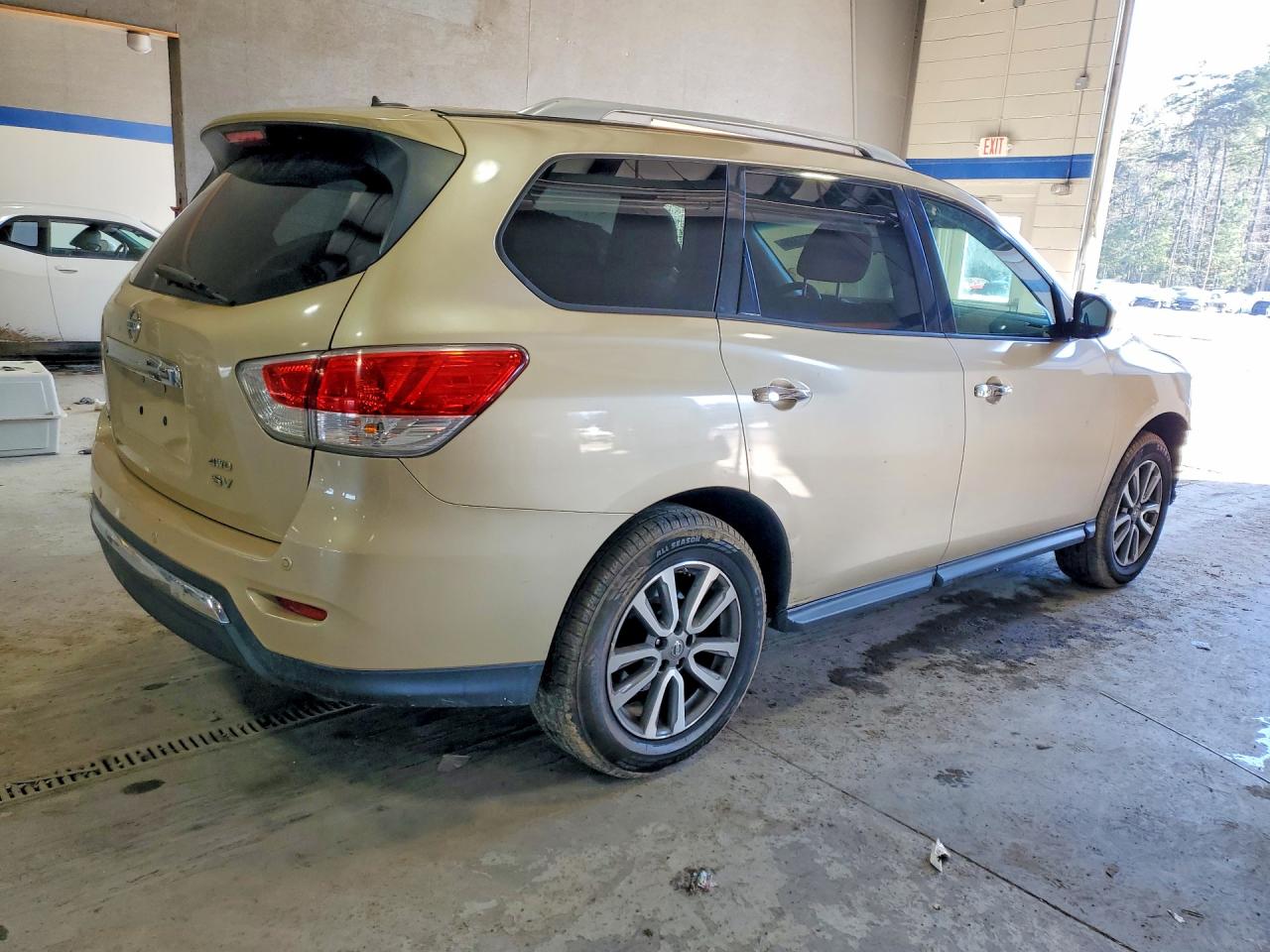 2013 Nissan Pathfinder S Gold vin: 5N1AR2MM9DC667345