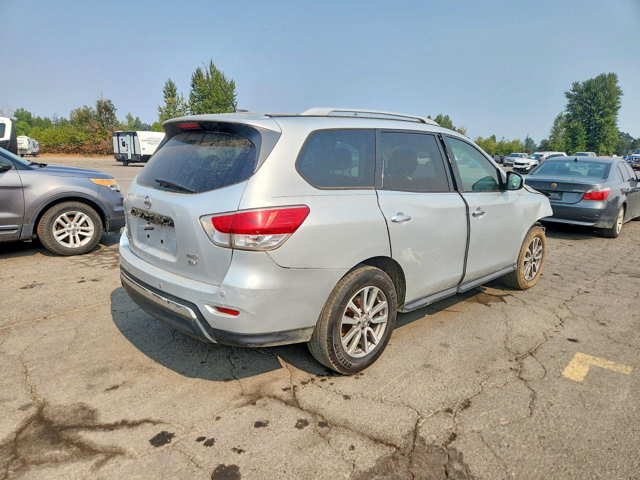 2013 Nissan Pathfinder S Silver vin: 5N1AR2MM9DC681942