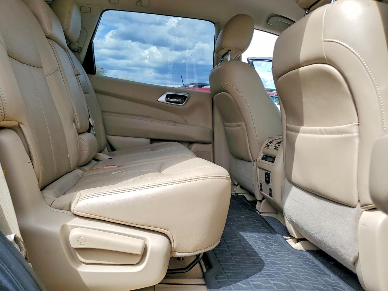 2014 Nissan Pathfinder S Угольный vin: 5N1AR2MM9EC615151