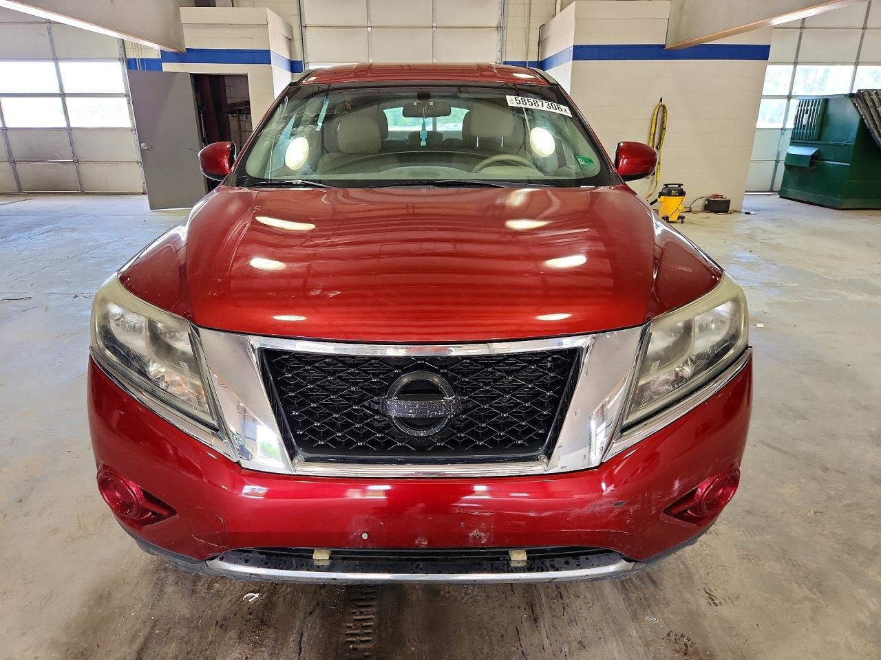 2014 Nissan Pathfinder S Red vin: 5N1AR2MM9EC618647