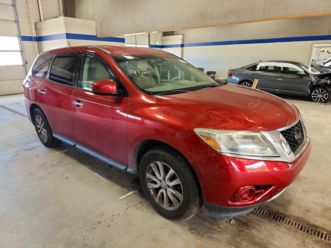 2014 Nissan Pathfinder S Red vin: 5N1AR2MM9EC618647