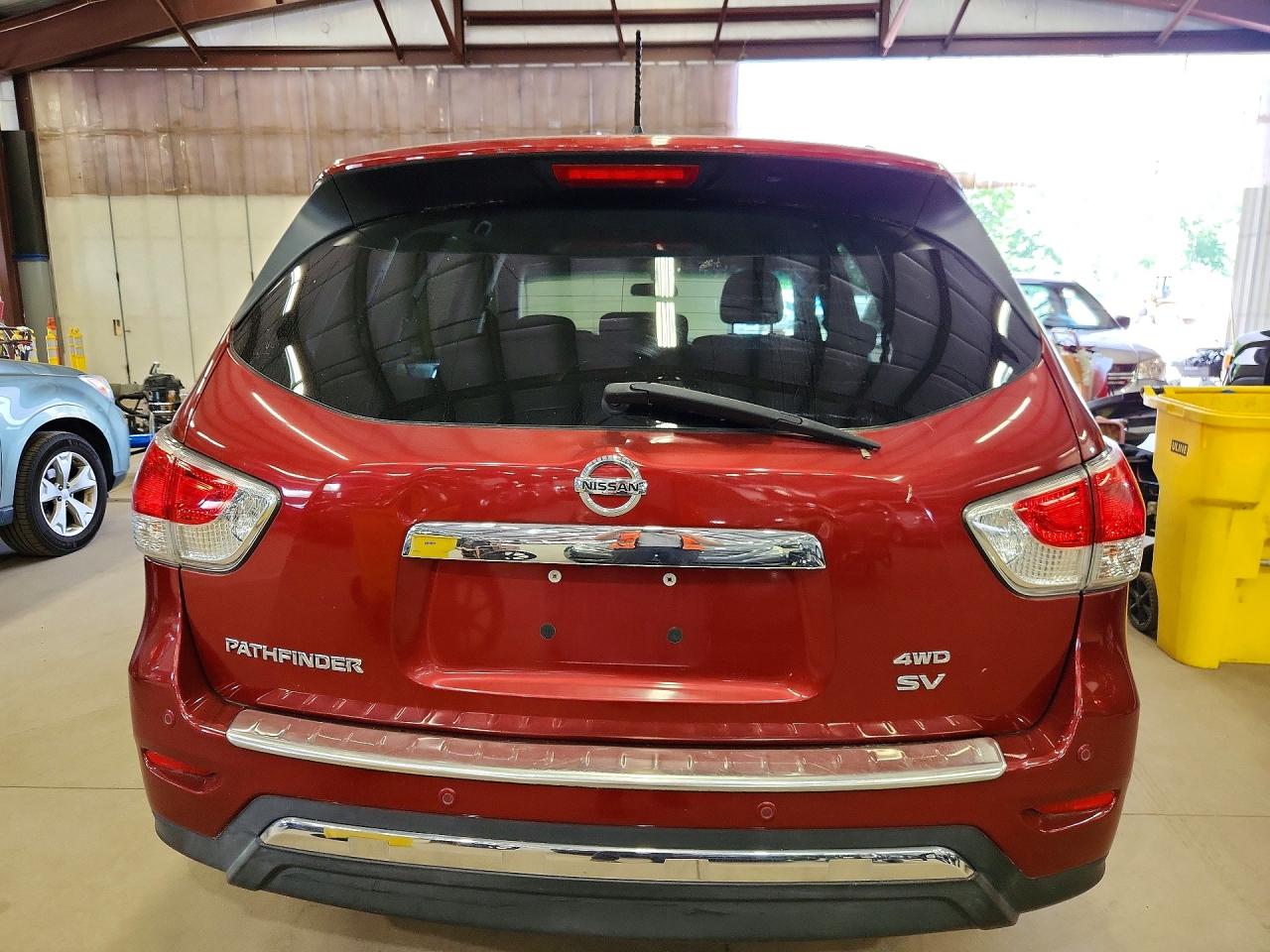 2014 Nissan Pathfinder Sv Red vin: 5N1AR2MM9EC656556
