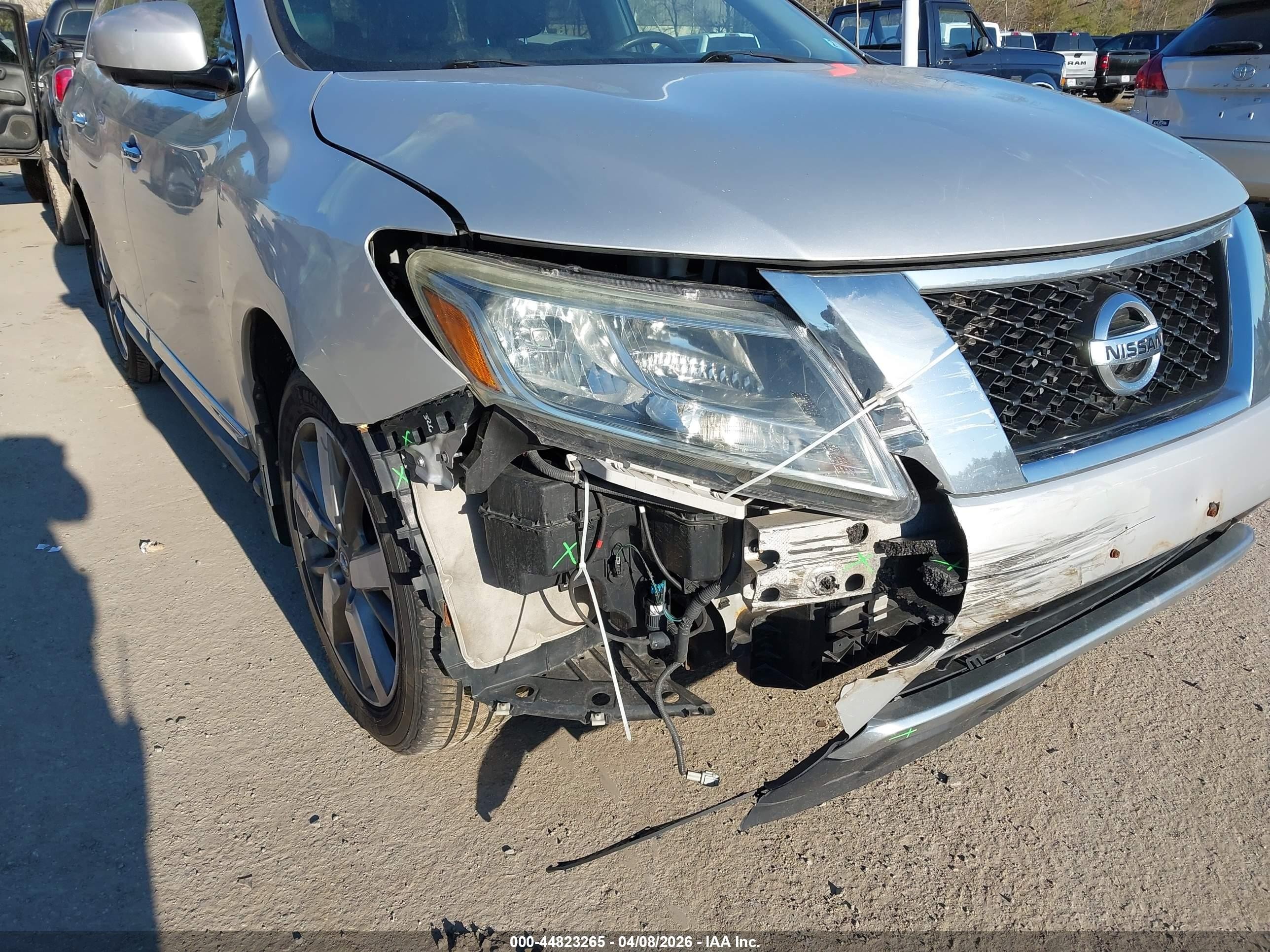 2014 Nissan Pathfinder Platinum Silver vin: 5N1AR2MM9EC687404