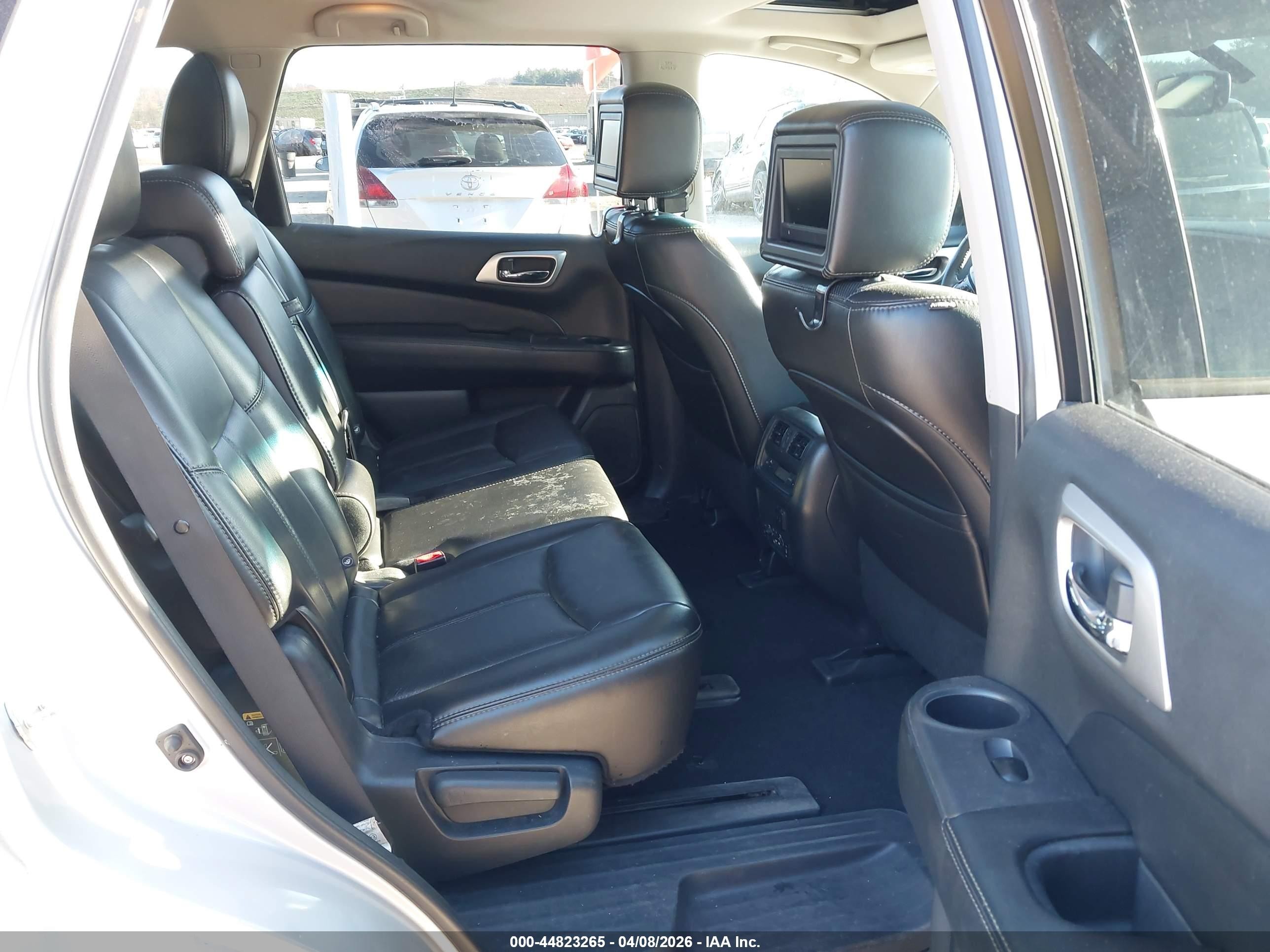 2014 Nissan Pathfinder Platinum Silver vin: 5N1AR2MM9EC687404