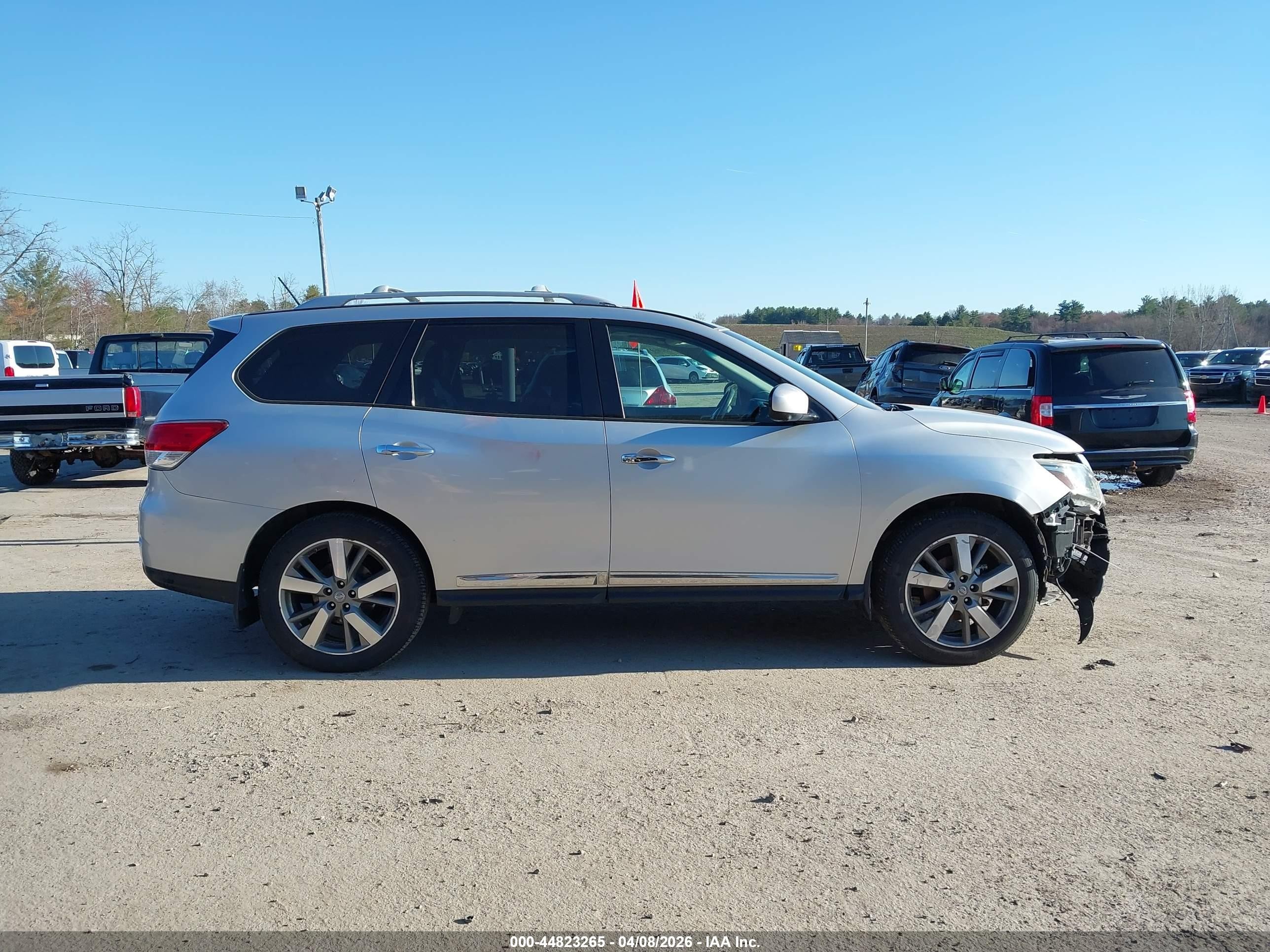 2014 Nissan Pathfinder Platinum Silver vin: 5N1AR2MM9EC687404