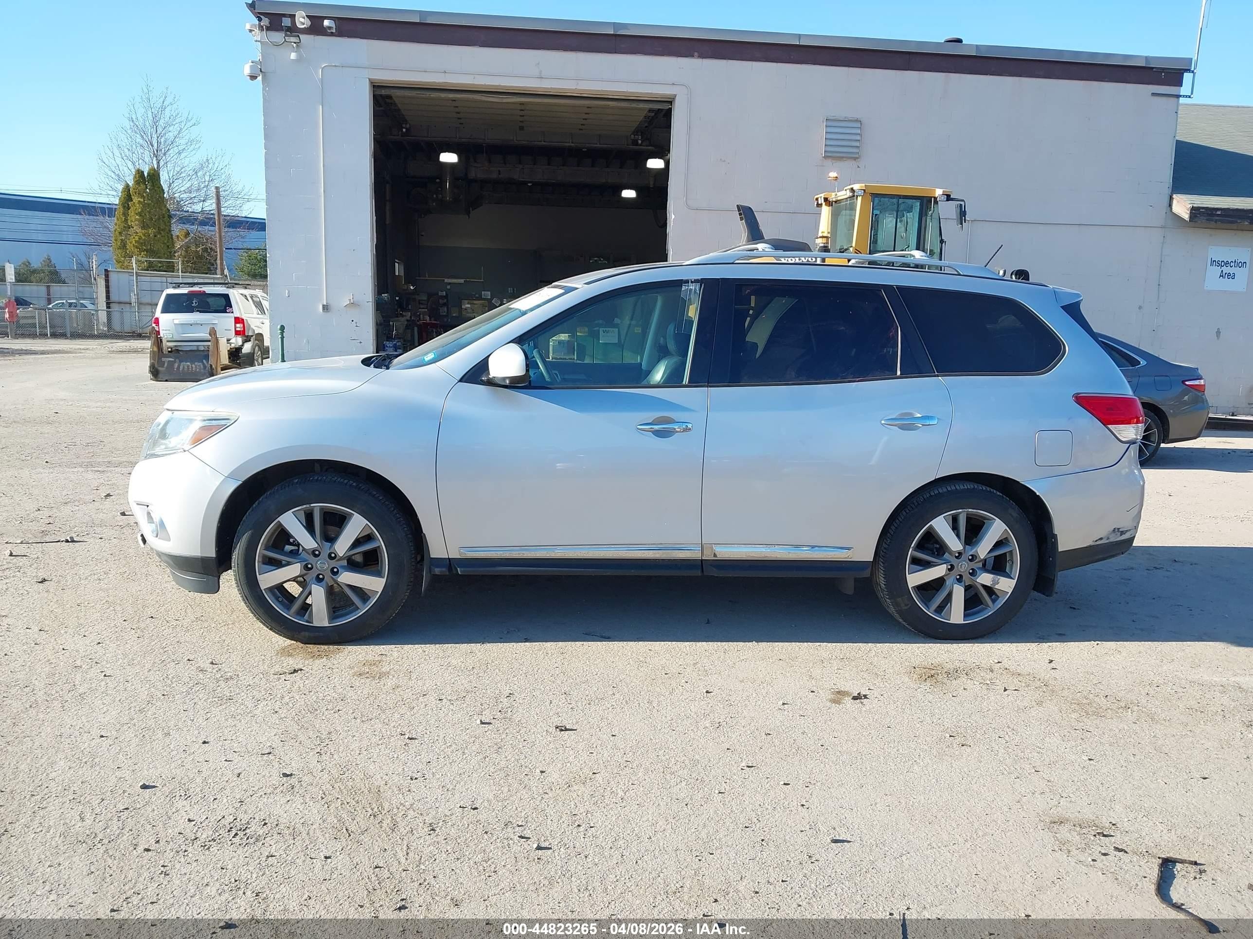 2014 Nissan Pathfinder Platinum Silver vin: 5N1AR2MM9EC687404