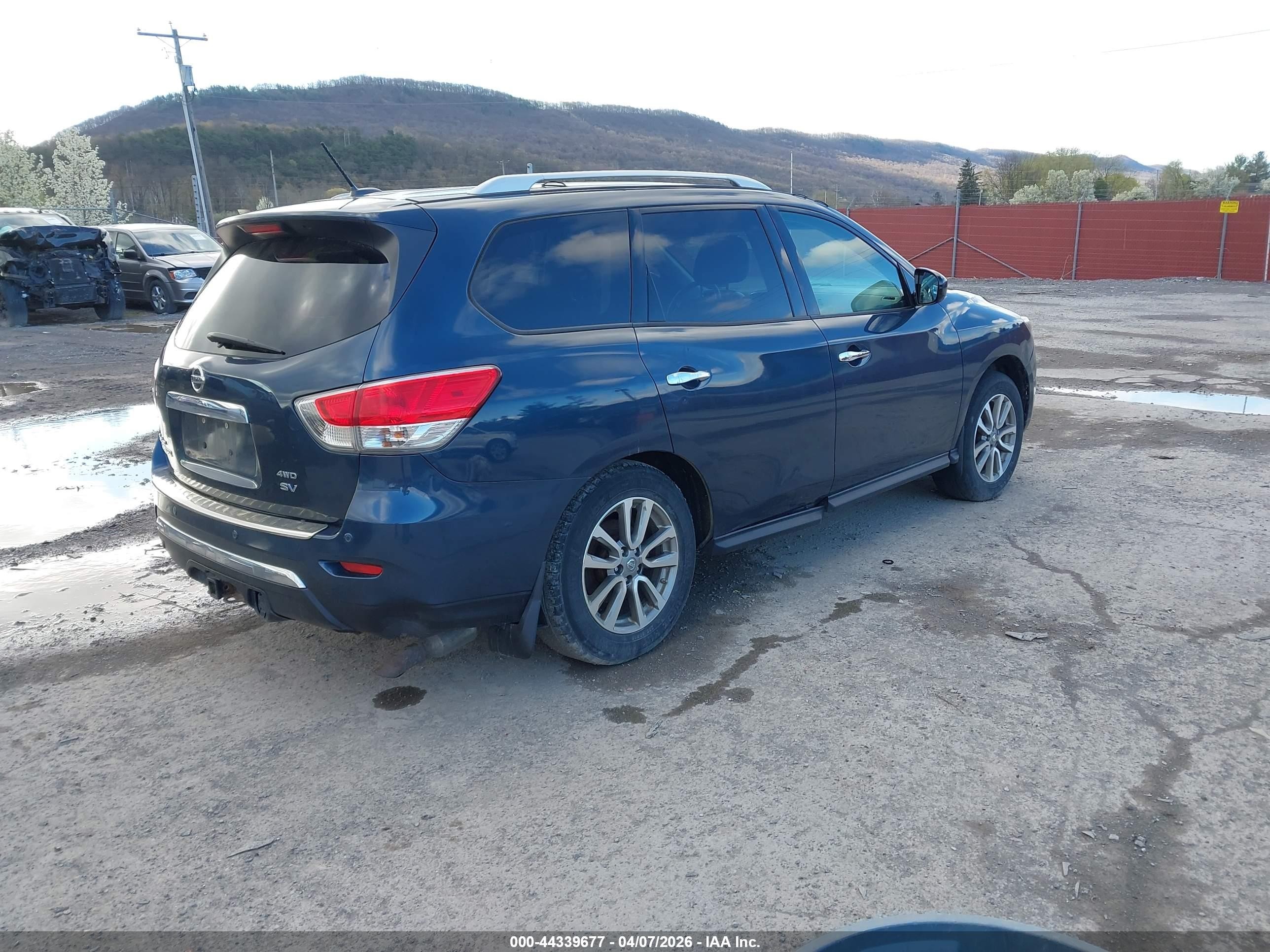 2014 Nissan Pathfinder Sv Blue vin: 5N1AR2MM9EC713919