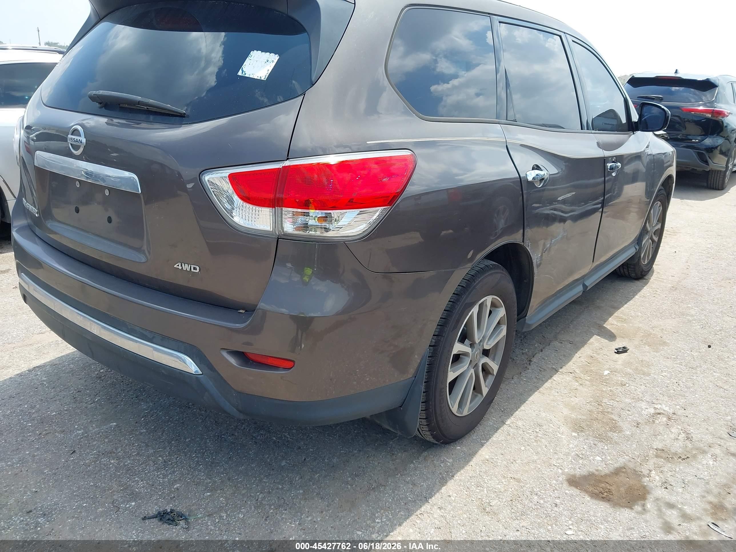 2015 Nissan Pathfinder S Brown vin: 5N1AR2MM9FC604927