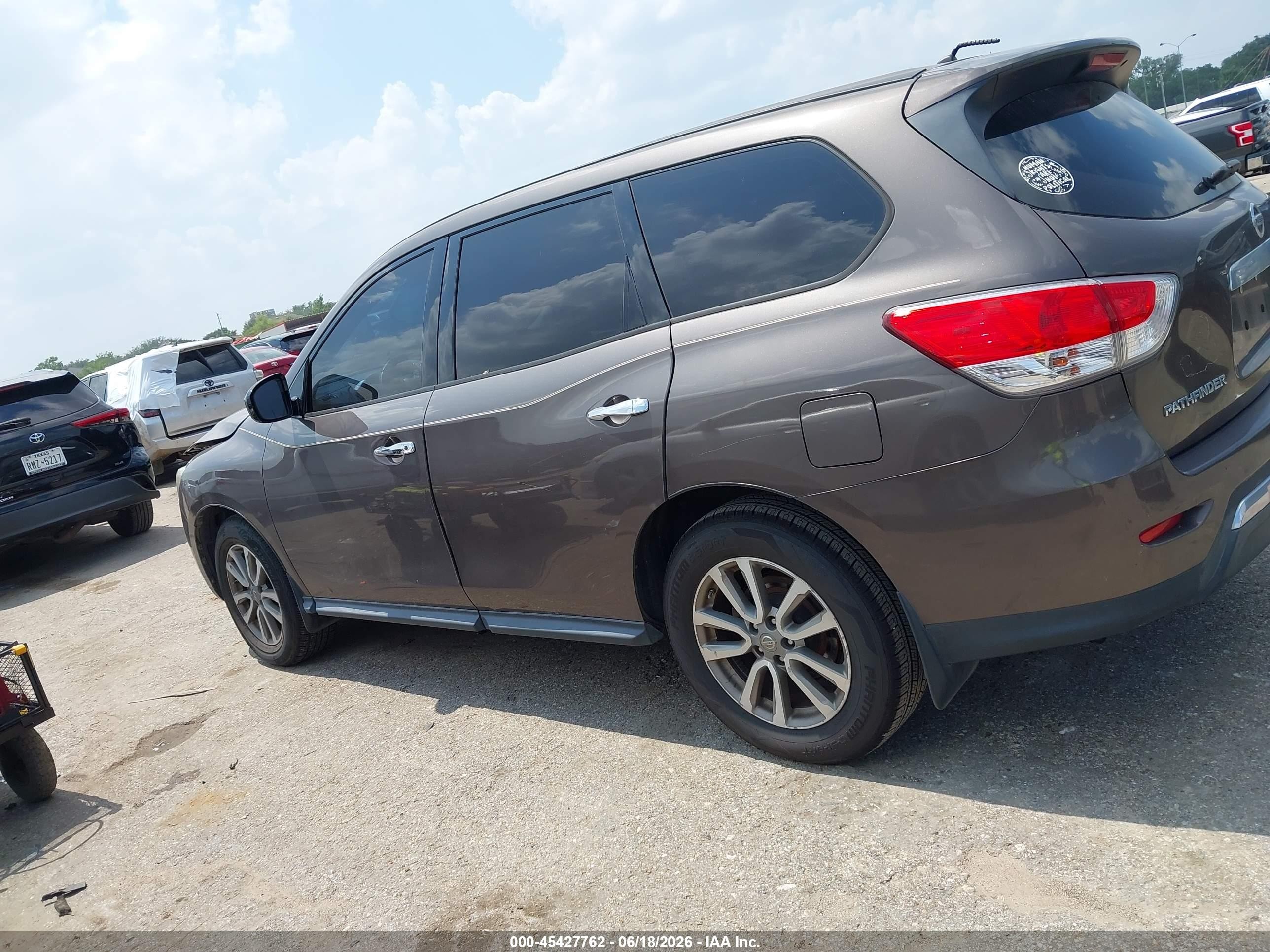 2015 Nissan Pathfinder S Brown vin: 5N1AR2MM9FC604927