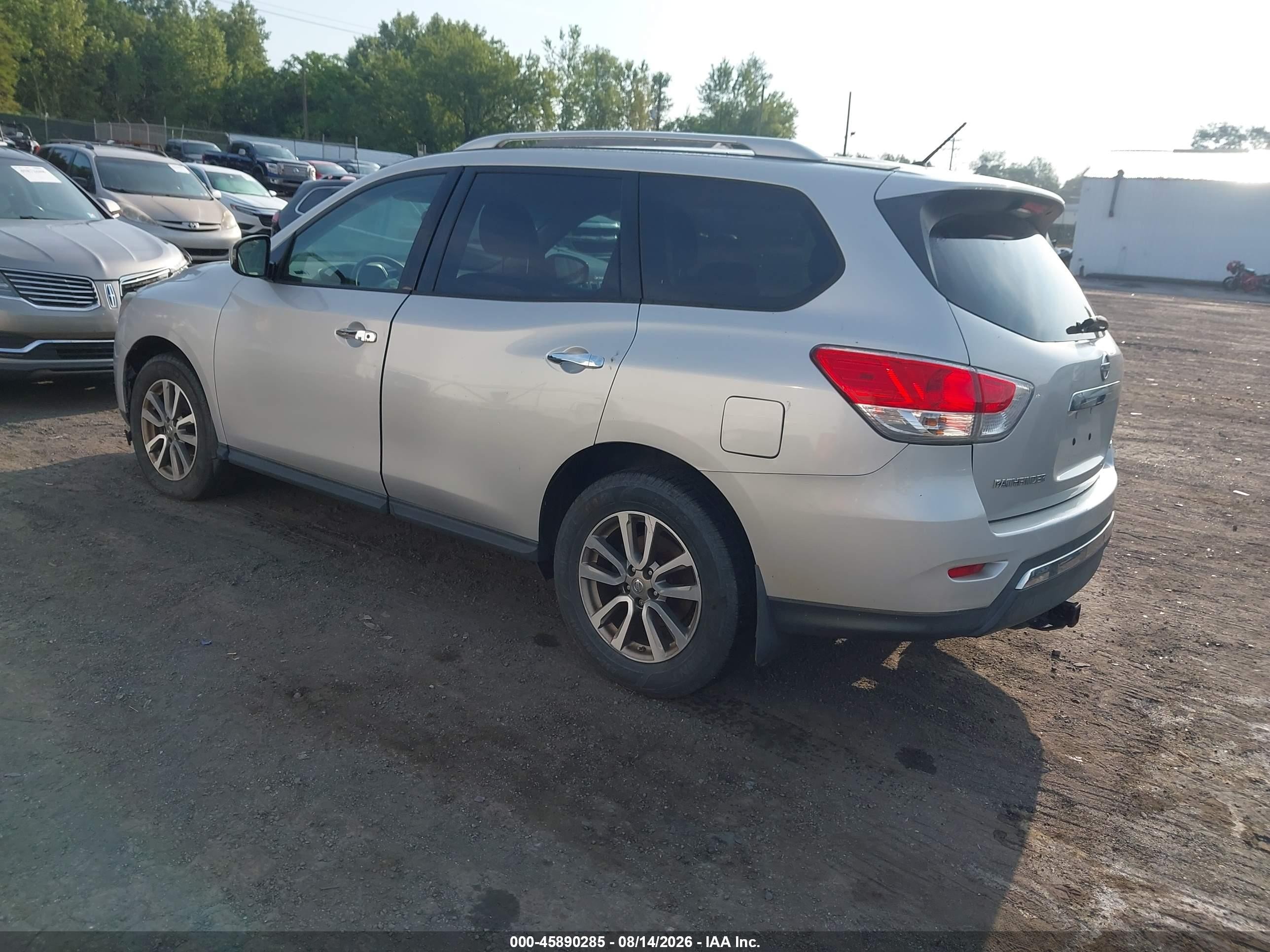2015 Nissan Pathfinder S Silver vin: 5N1AR2MM9FC646045